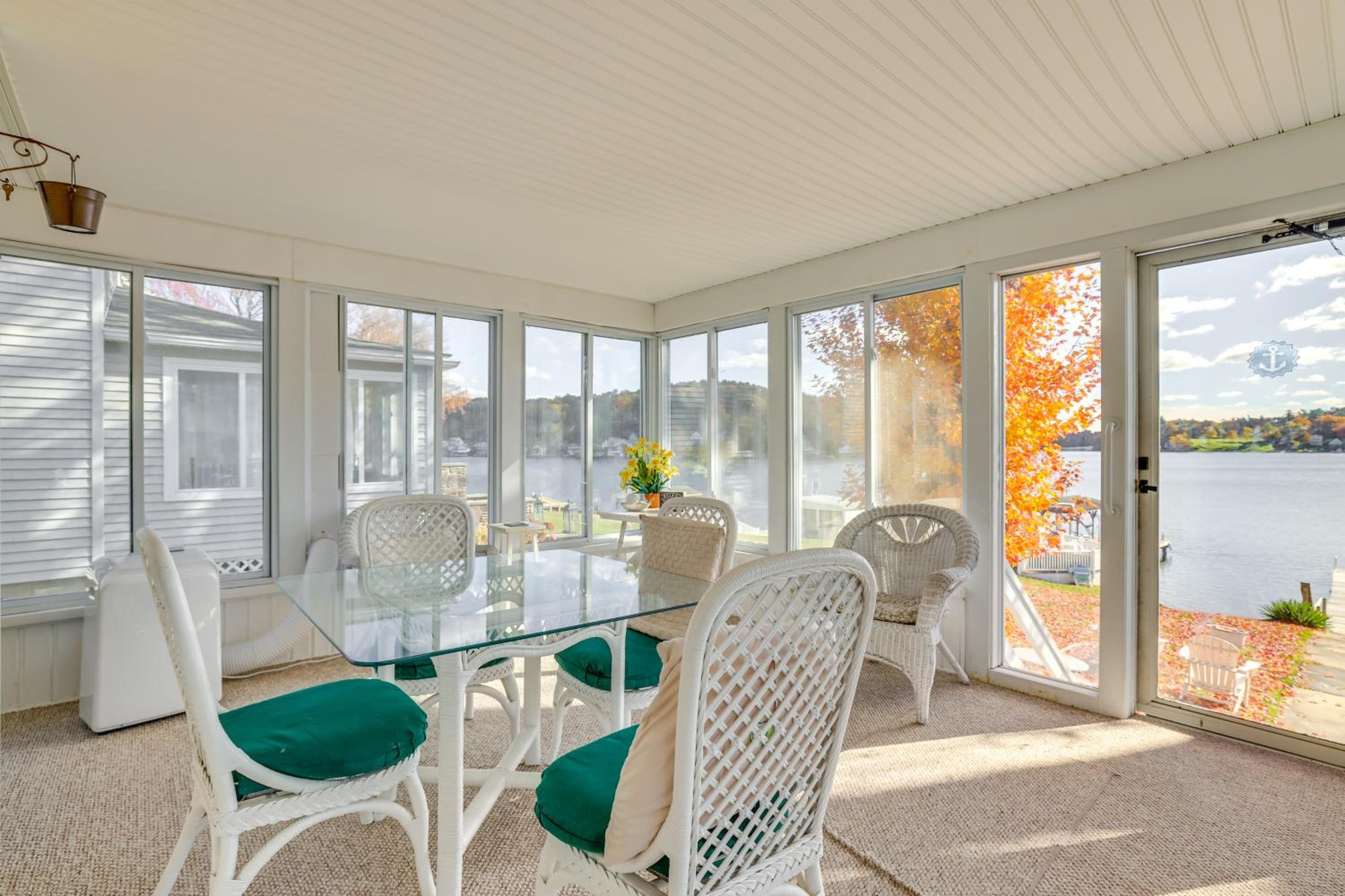 All-Season Getaway on Lake Winola Dock and Sunroom!