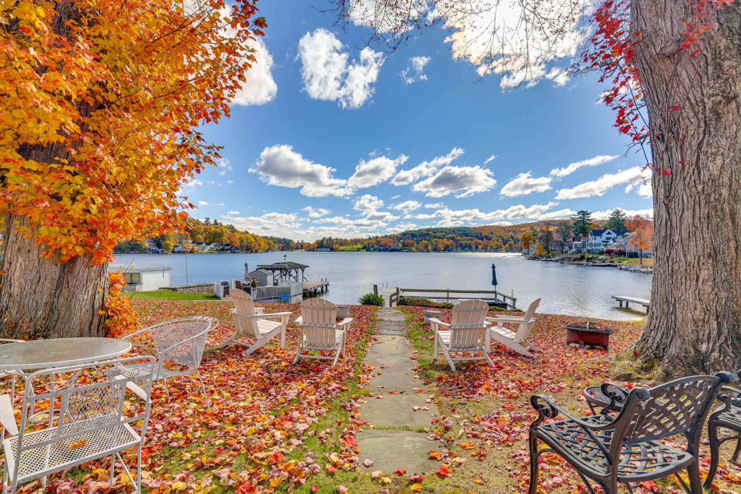 All-Season Getaway on Lake Winola Dock and Sunroom!
