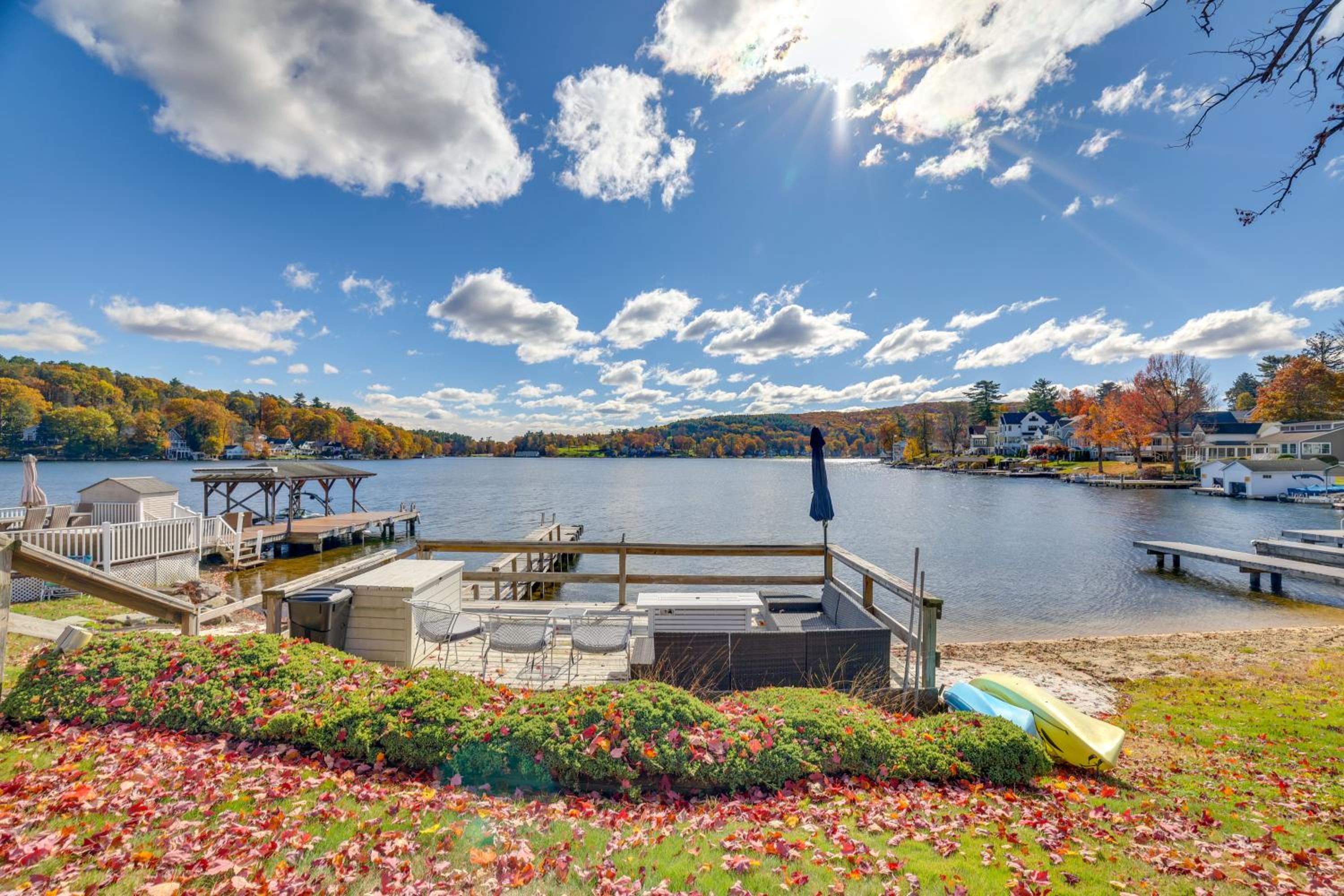 All-Season Getaway on Lake Winola Dock and Sunroom!