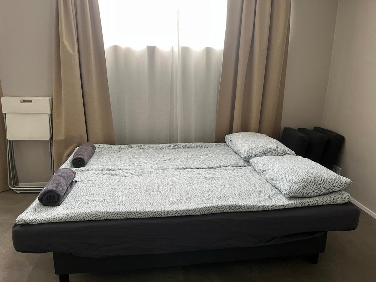 Ary & Pablo Airport Stay