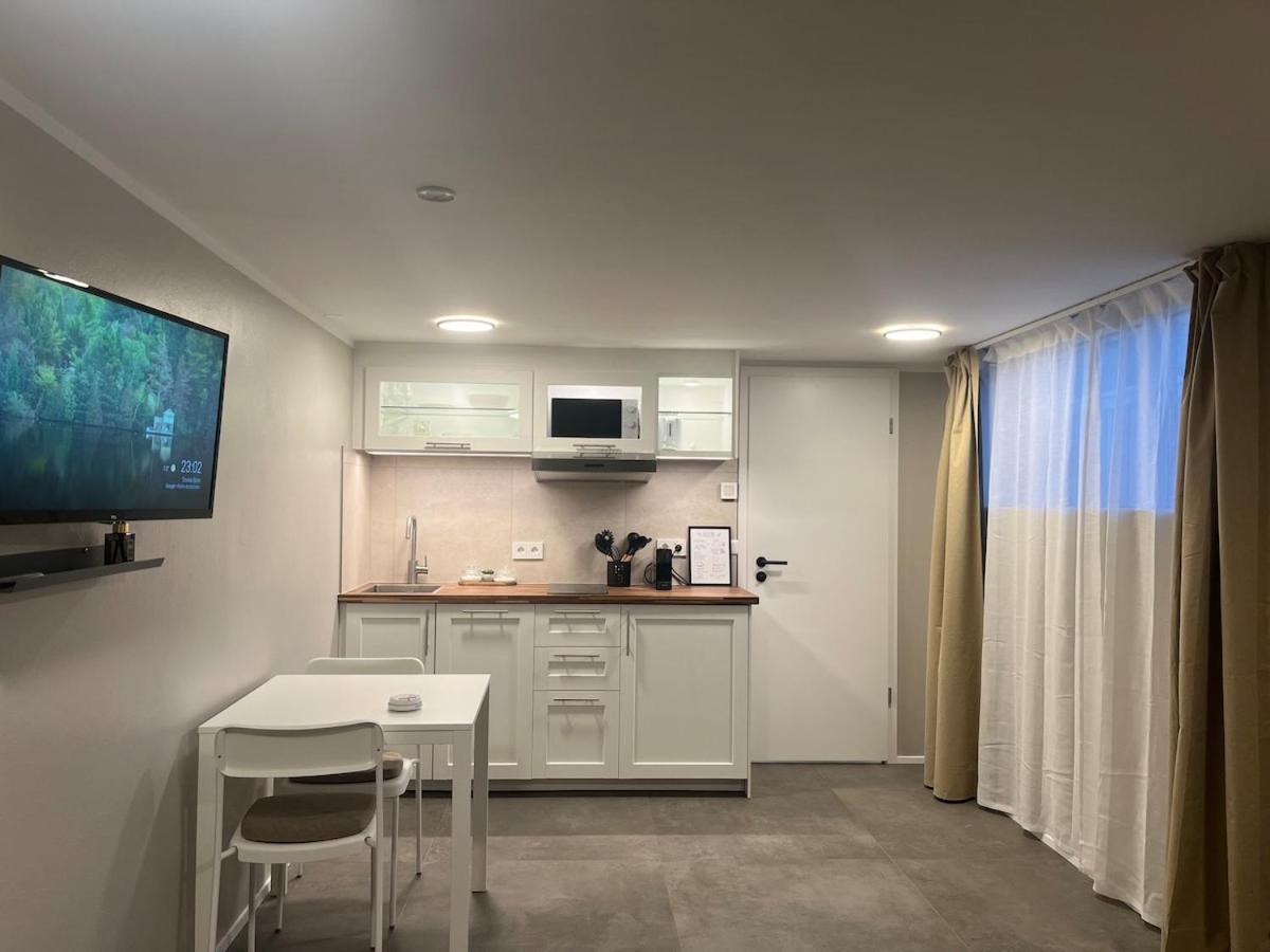 Ary & Pablo Airport Stay