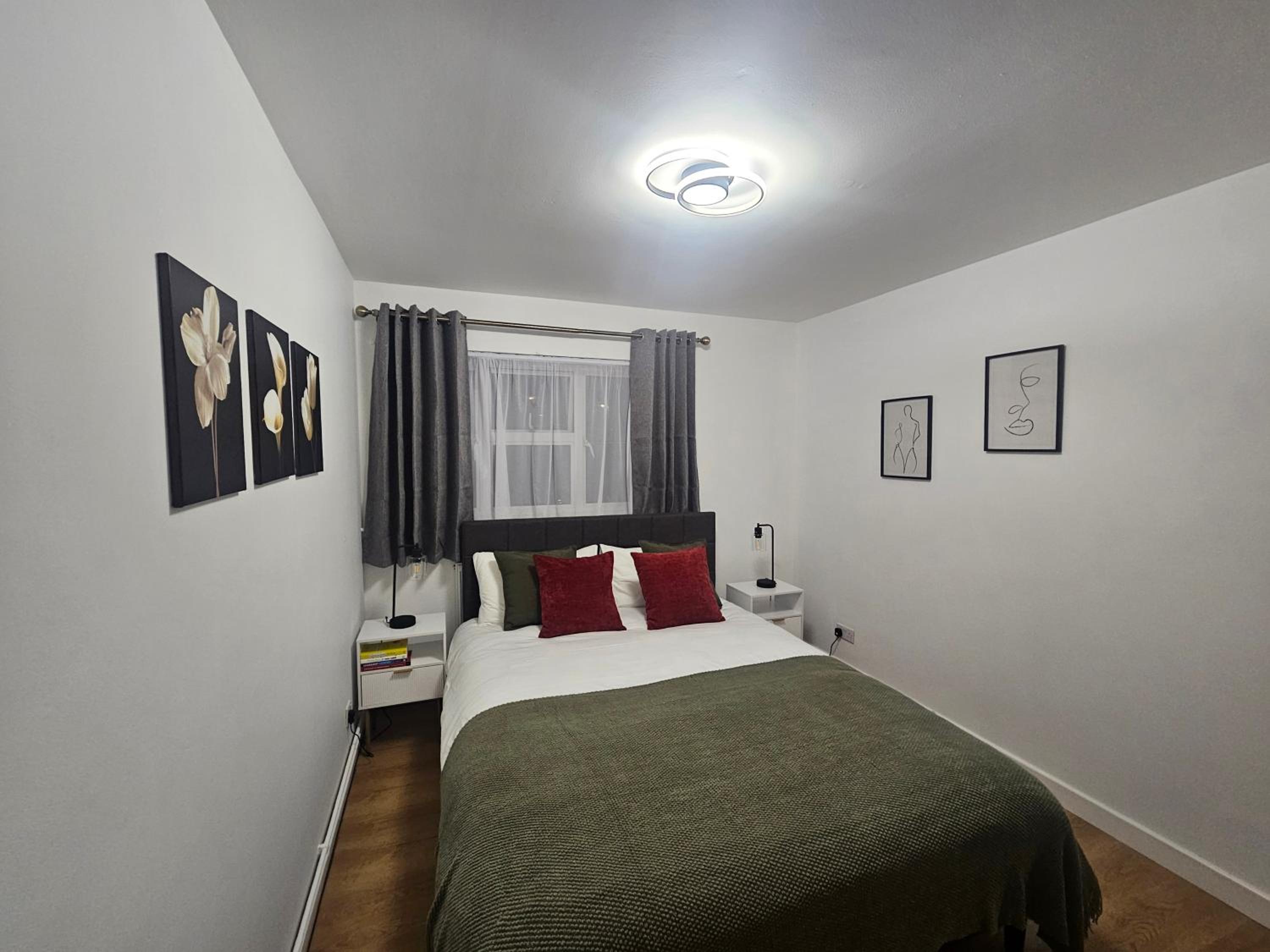 Bright & Modern Apartment, Central Location, Free Parking & Fast Wi Fi