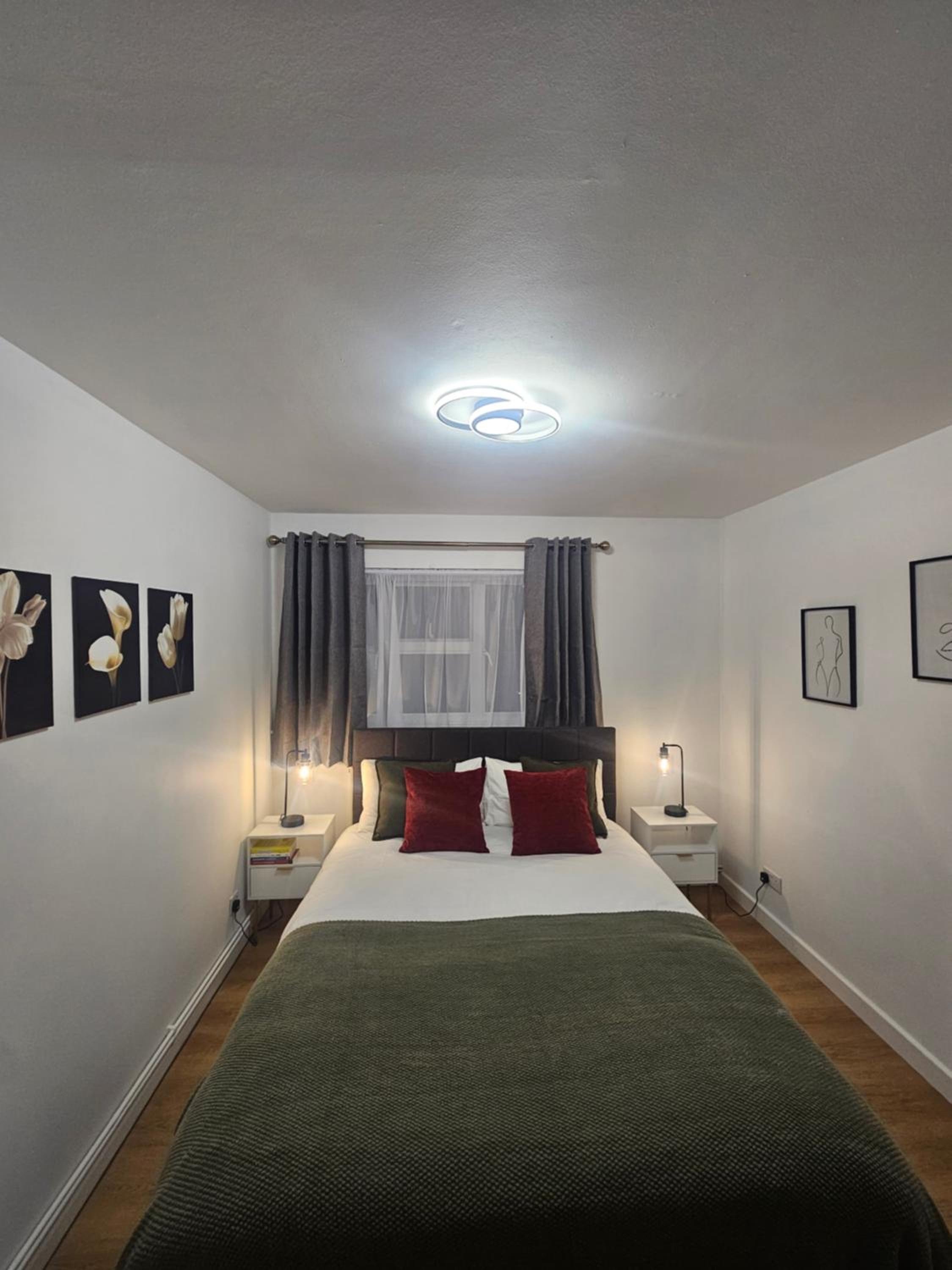 Bright & Modern Apartment, Central Location, Free Parking & Fast Wi Fi