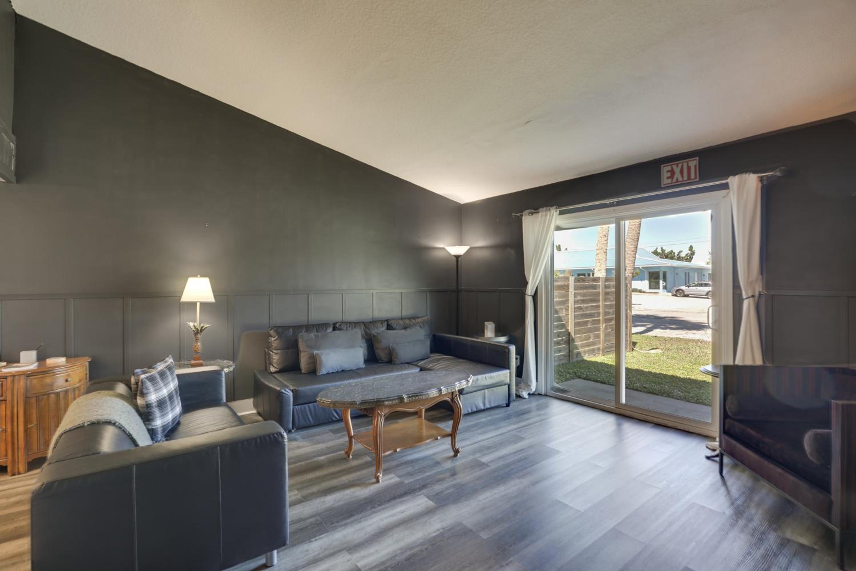Stylish and Walkable! Pet-Friendly St Augustine Gem!