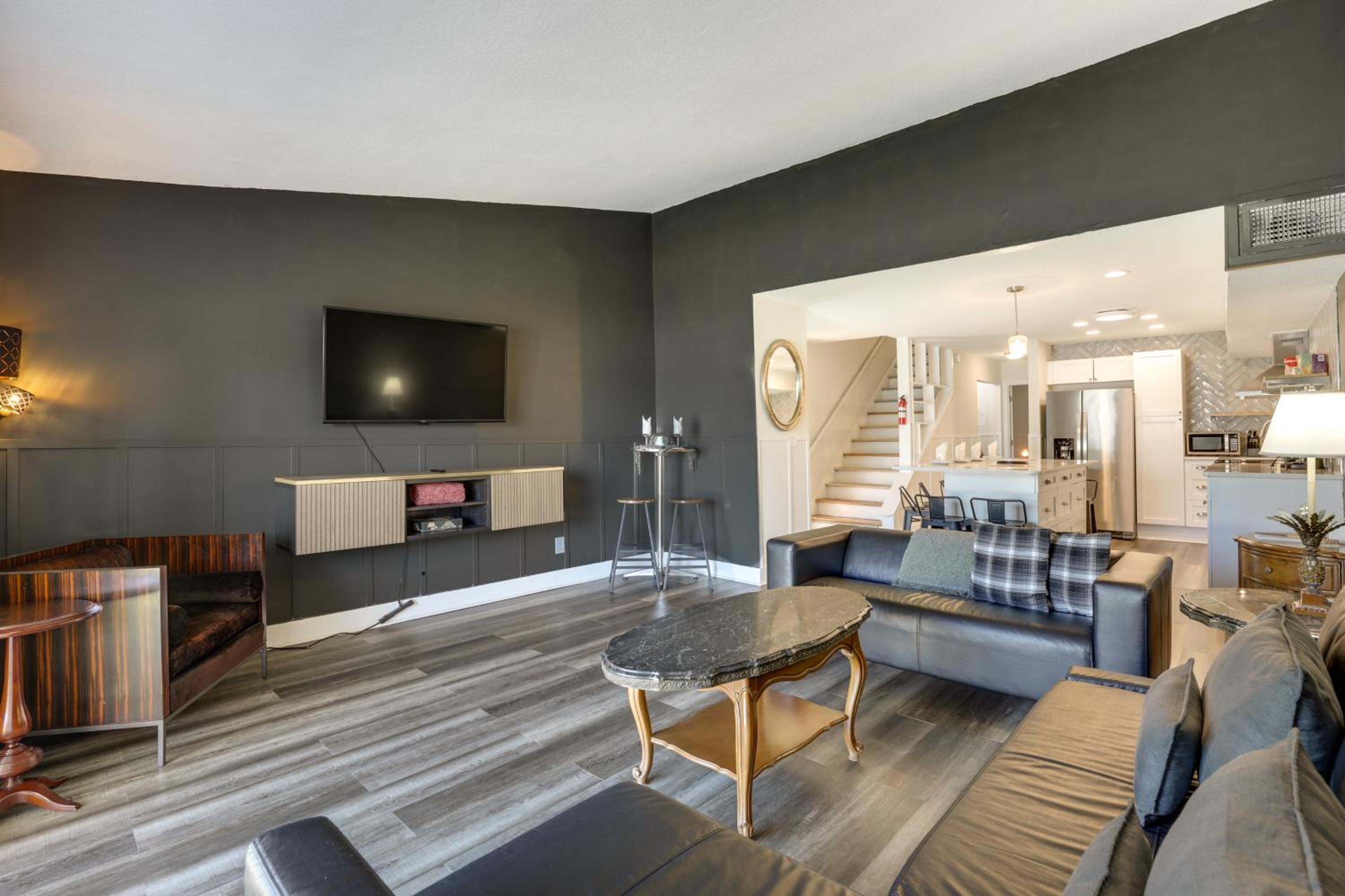 Stylish and Walkable! Pet-Friendly St Augustine Gem!