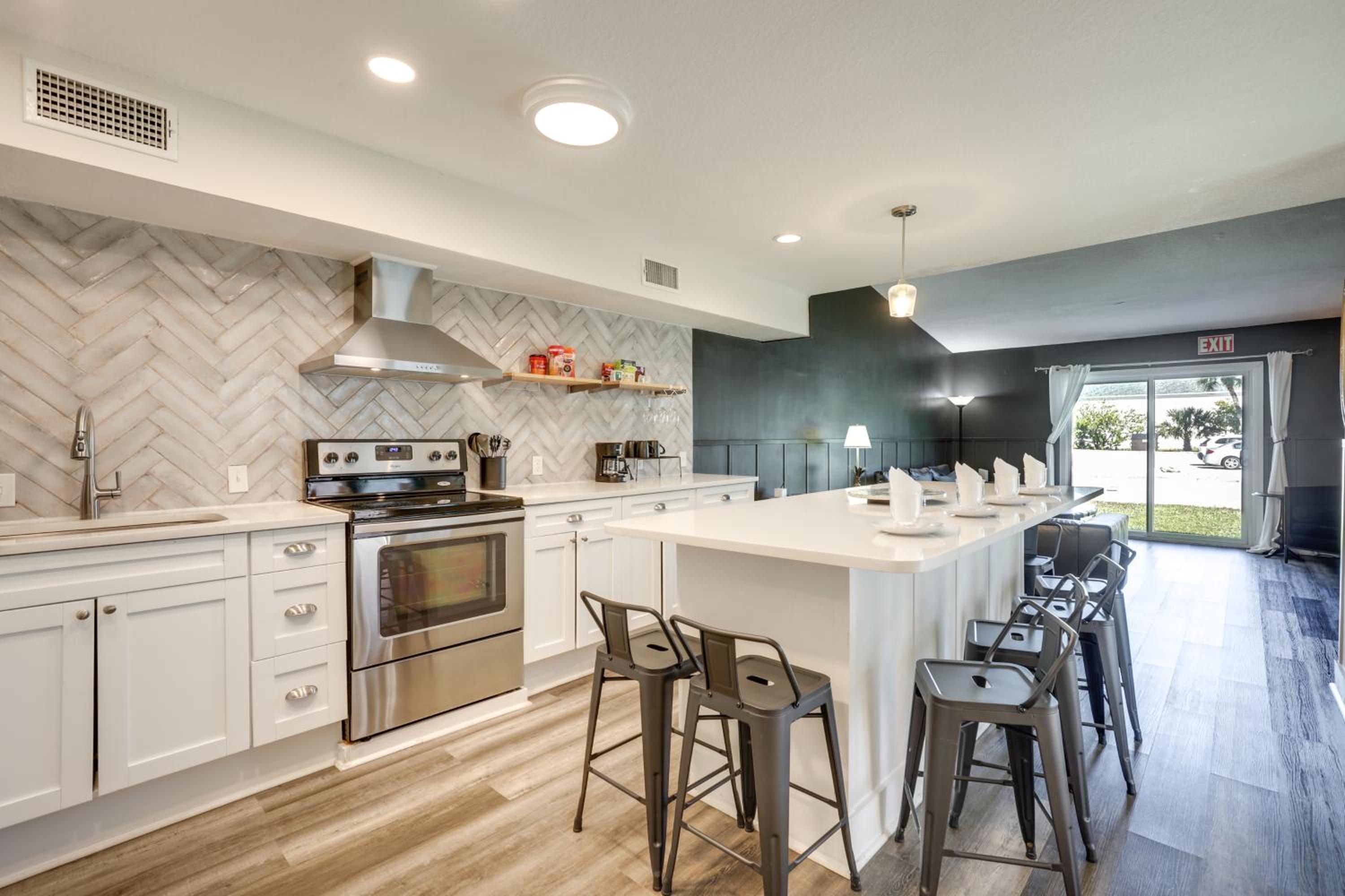 Stylish and Walkable! Pet-Friendly St Augustine Gem!
