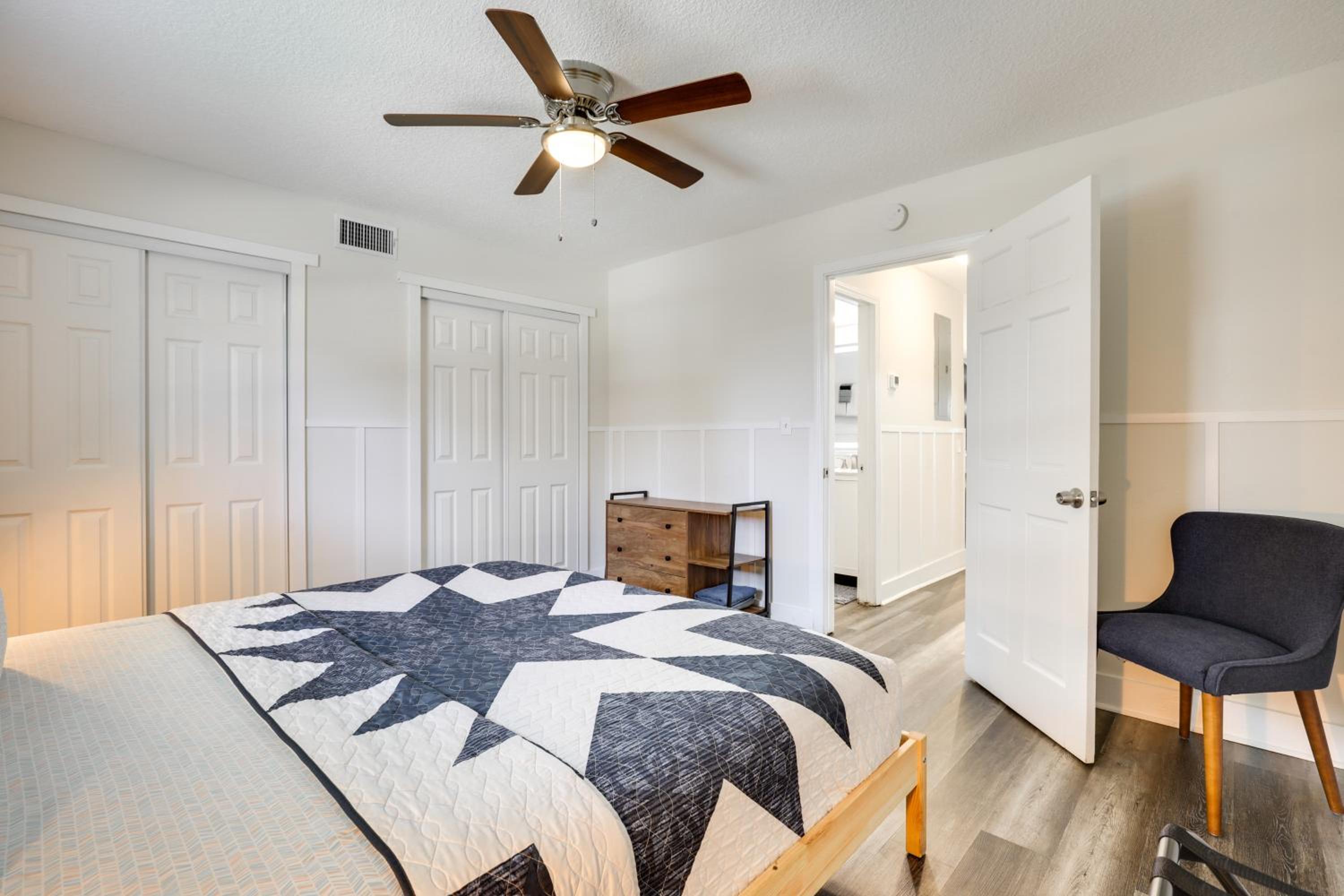 Stylish and Walkable! Pet-Friendly St Augustine Gem!