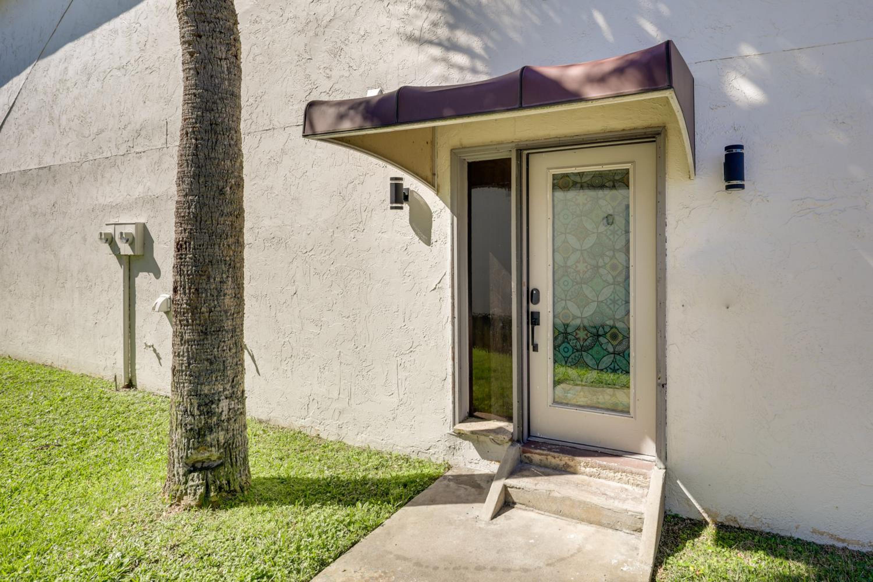 Stylish and Walkable! Pet-Friendly St Augustine Gem!