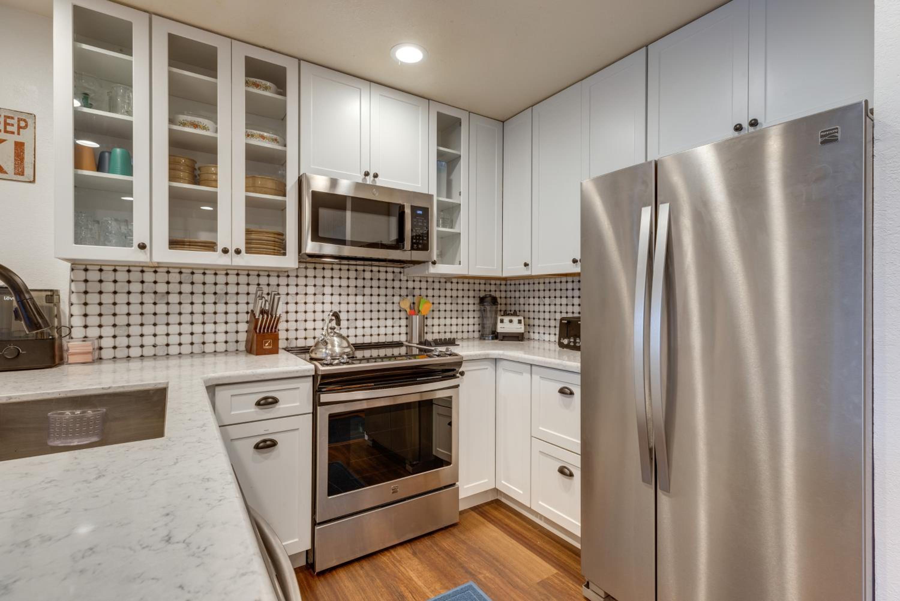 Mammoth Mtn Ski-InandOut Condo with Hot Tub Access!
