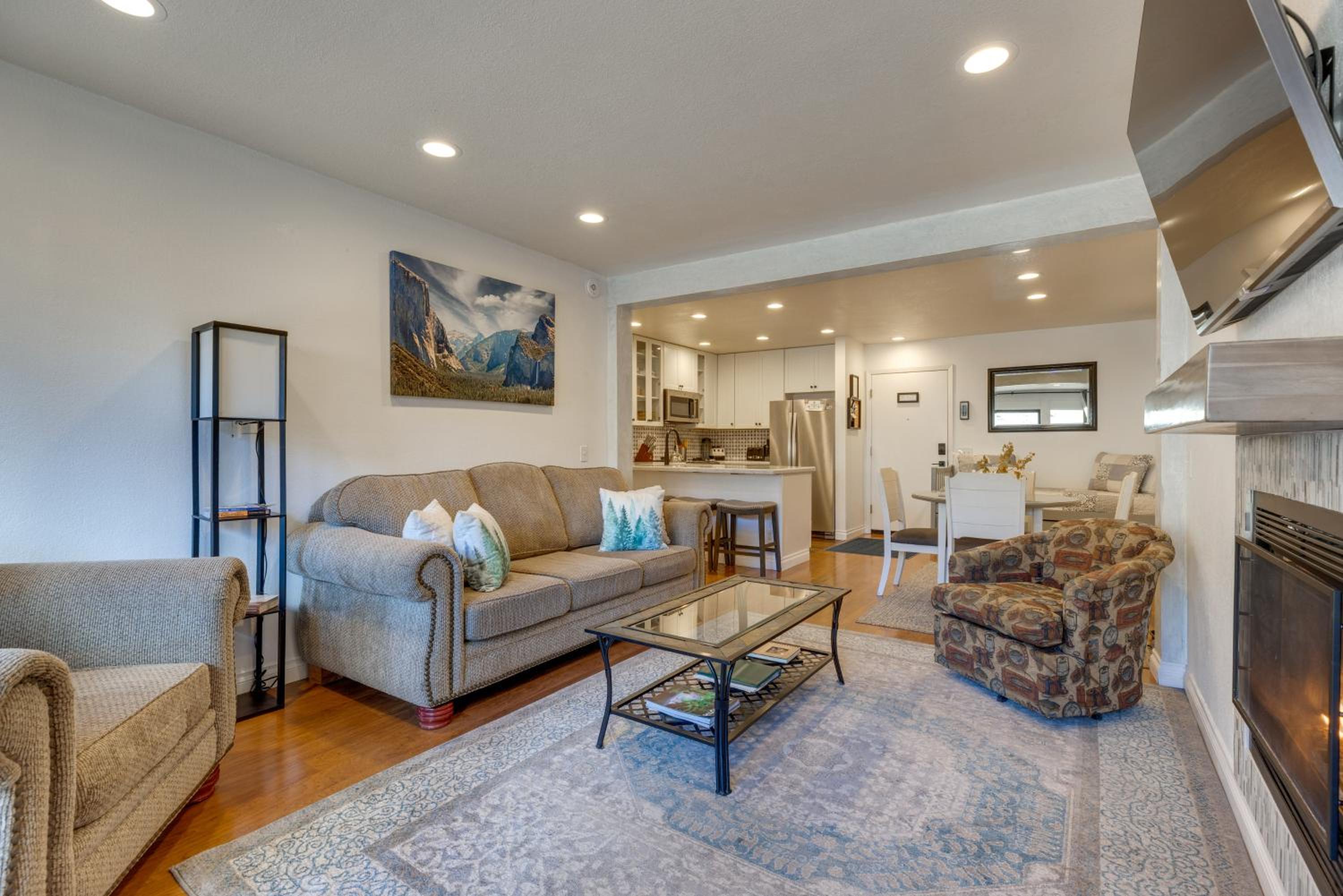 Mammoth Mtn Ski-InandOut Condo with Hot Tub Access!