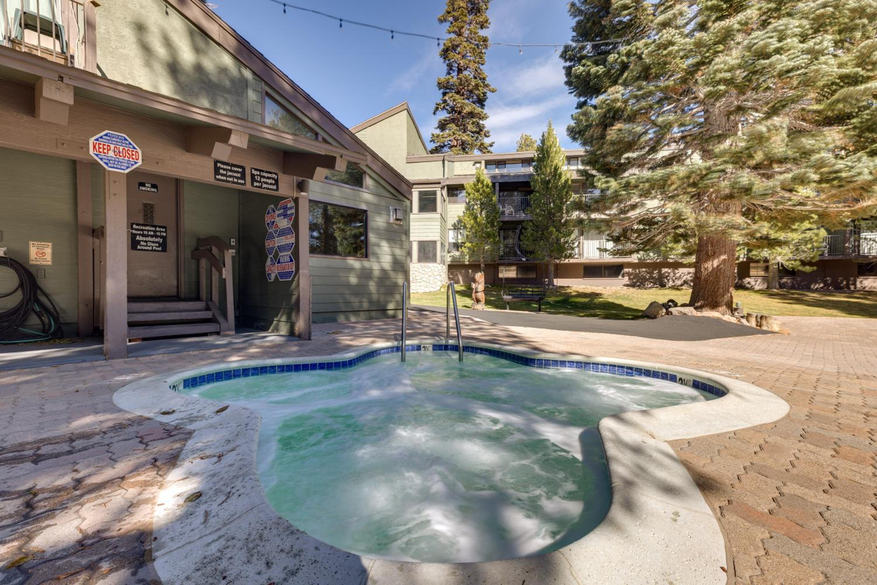 Mammoth Mtn Ski-InandOut Condo with Hot Tub Access!