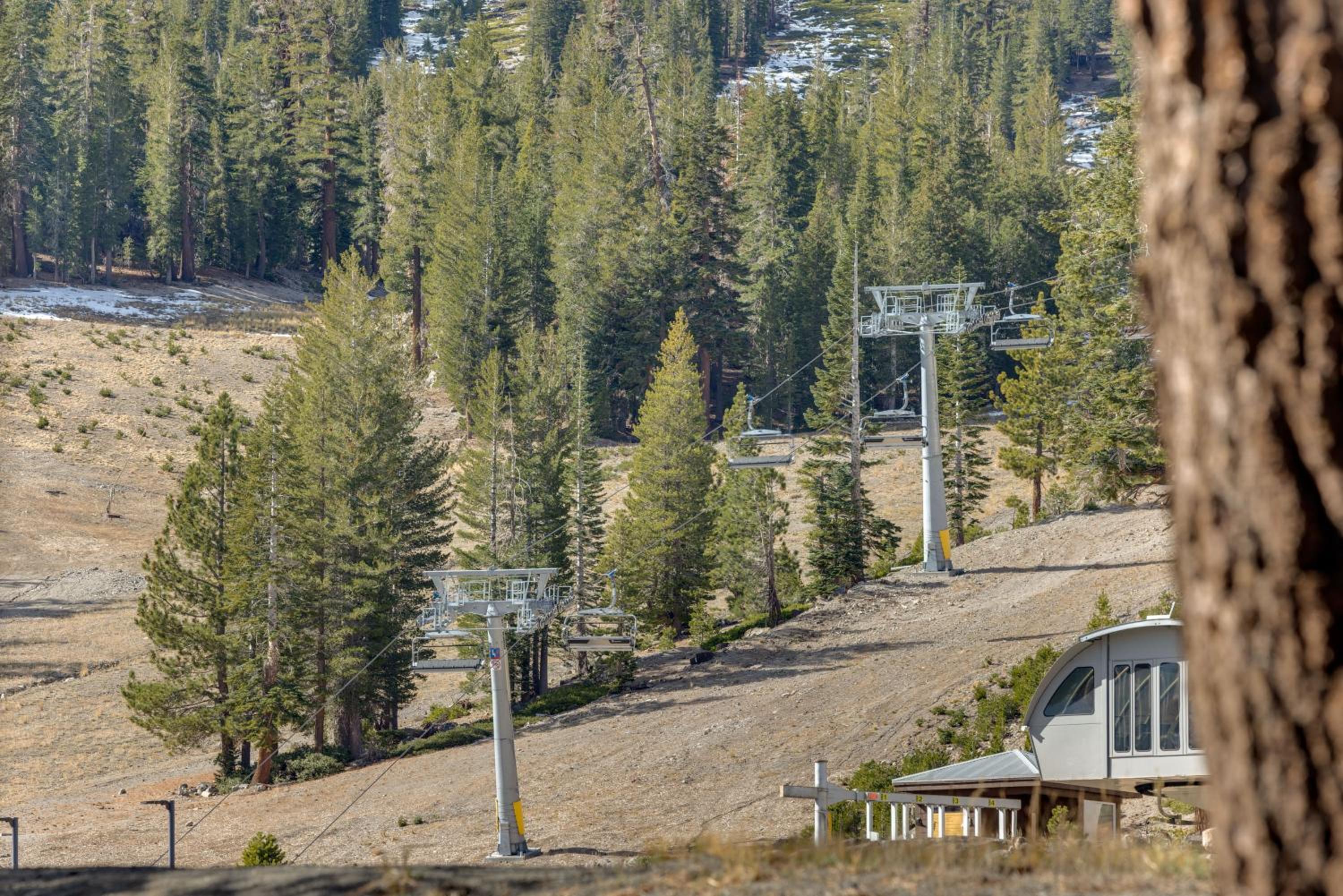 Mammoth Mtn Ski-InandOut Condo with Hot Tub Access!