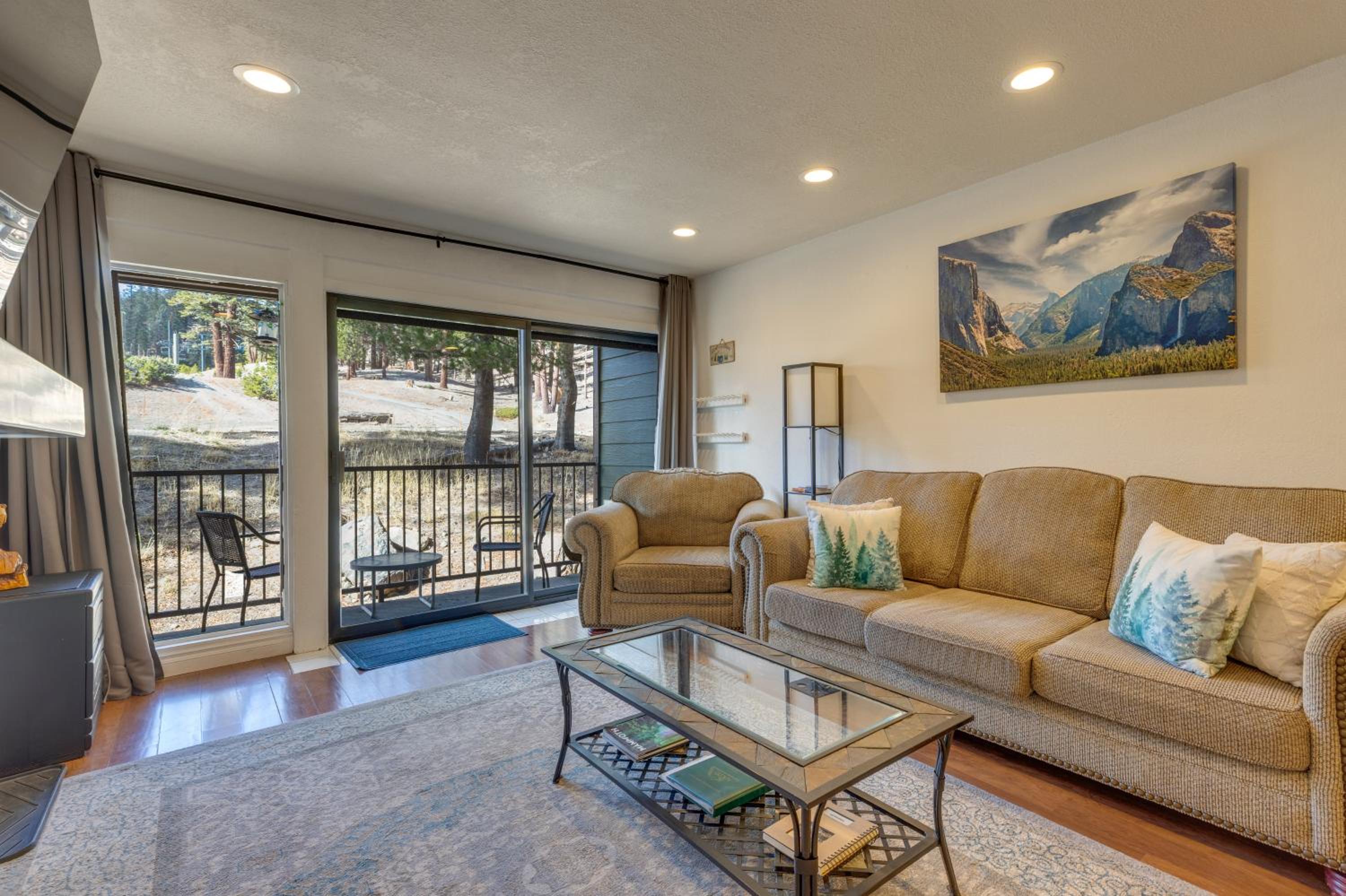 Mammoth Mtn Ski-InandOut Condo with Hot Tub Access!
