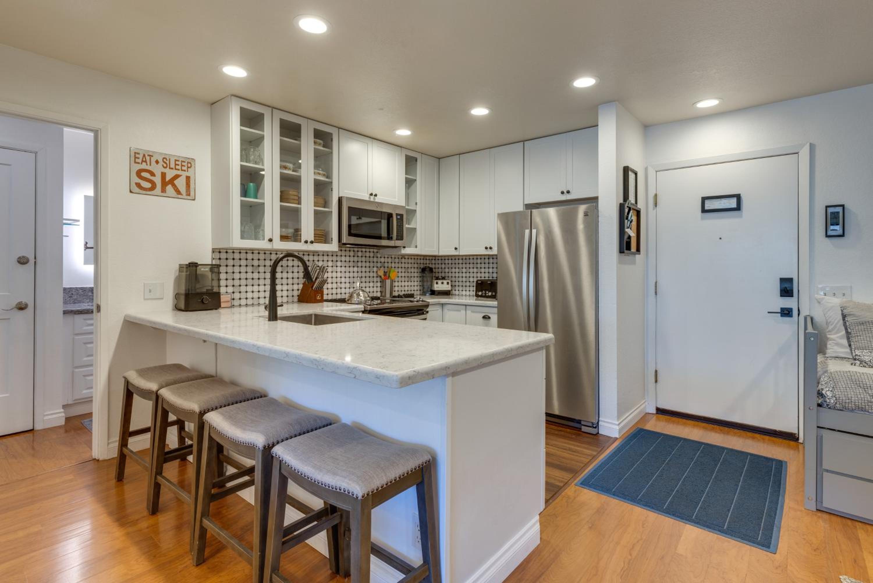Mammoth Mtn Ski-InandOut Condo with Hot Tub Access!