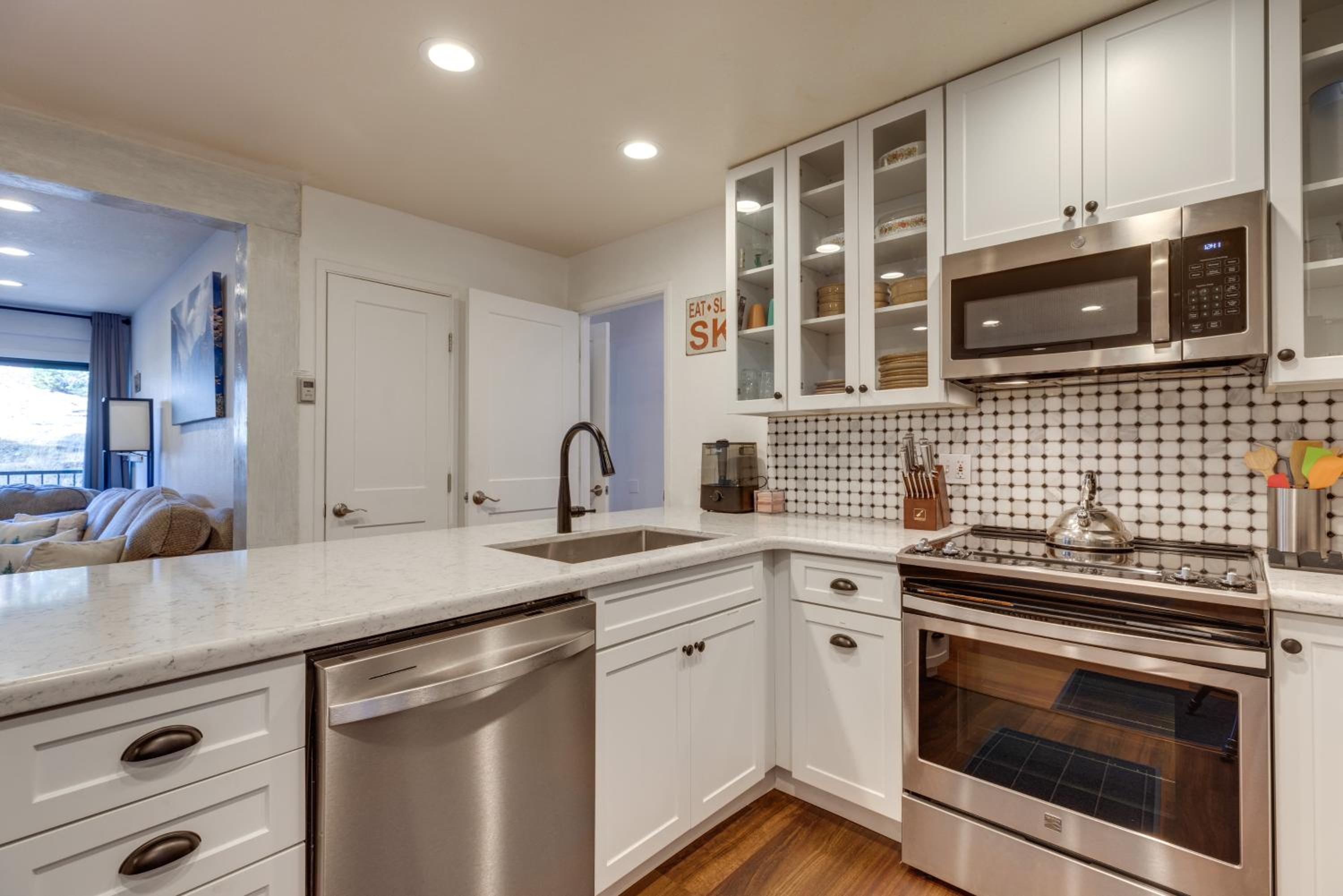 Mammoth Mtn Ski-InandOut Condo with Hot Tub Access!