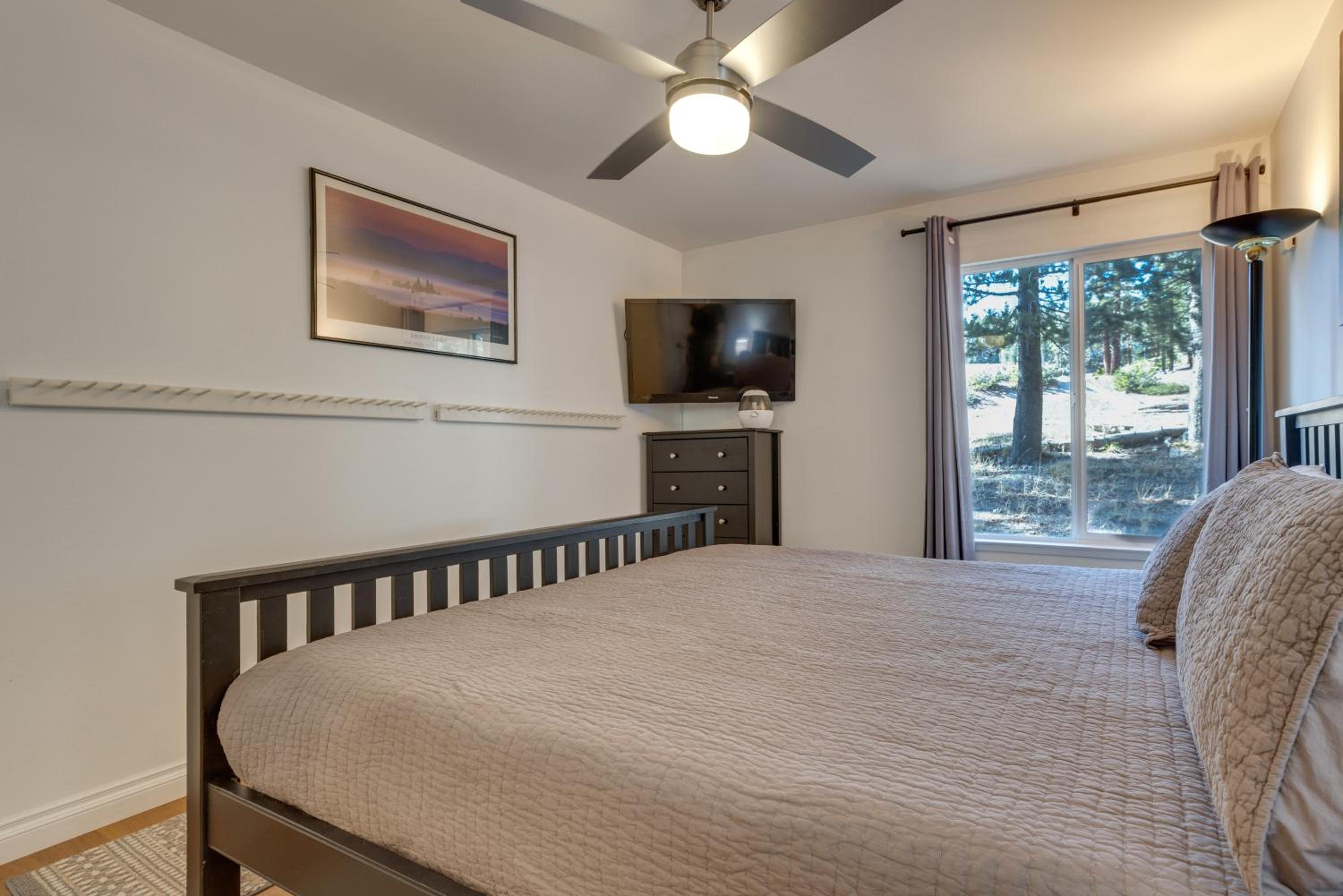 Mammoth Mtn Ski-InandOut Condo with Hot Tub Access!