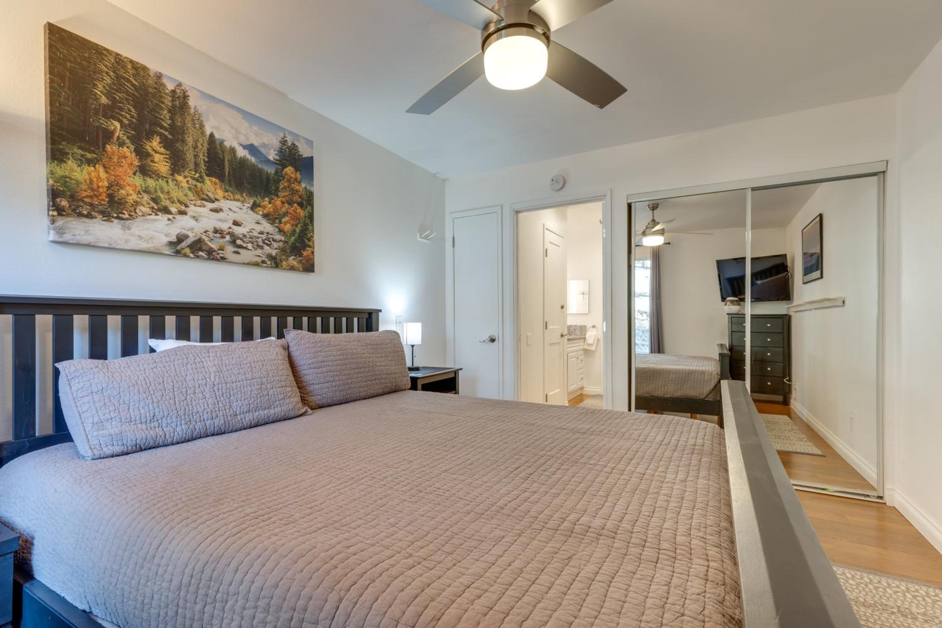 Mammoth Mtn Ski-InandOut Condo with Hot Tub Access!