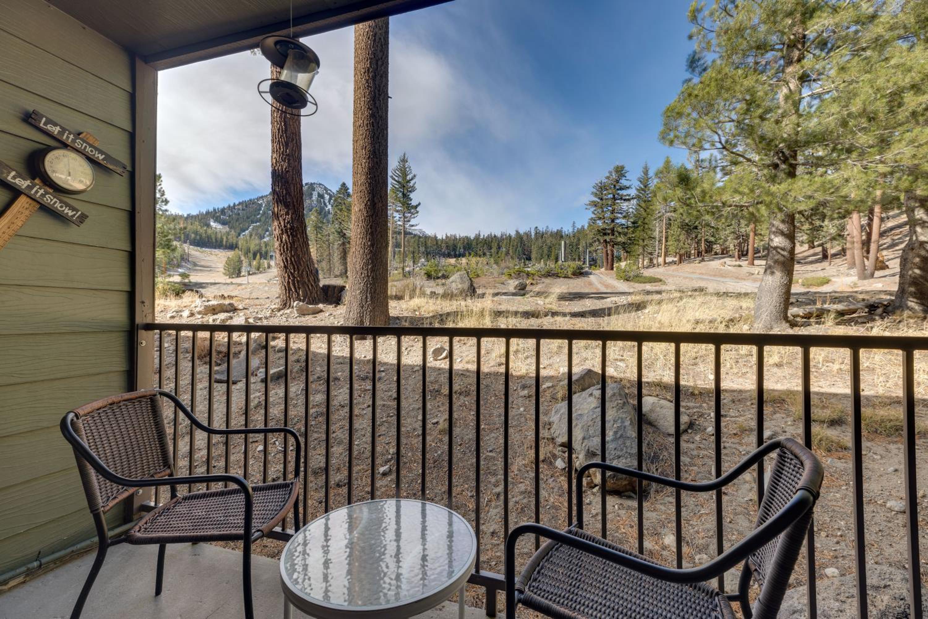 Mammoth Mtn Ski-InandOut Condo with Hot Tub Access!