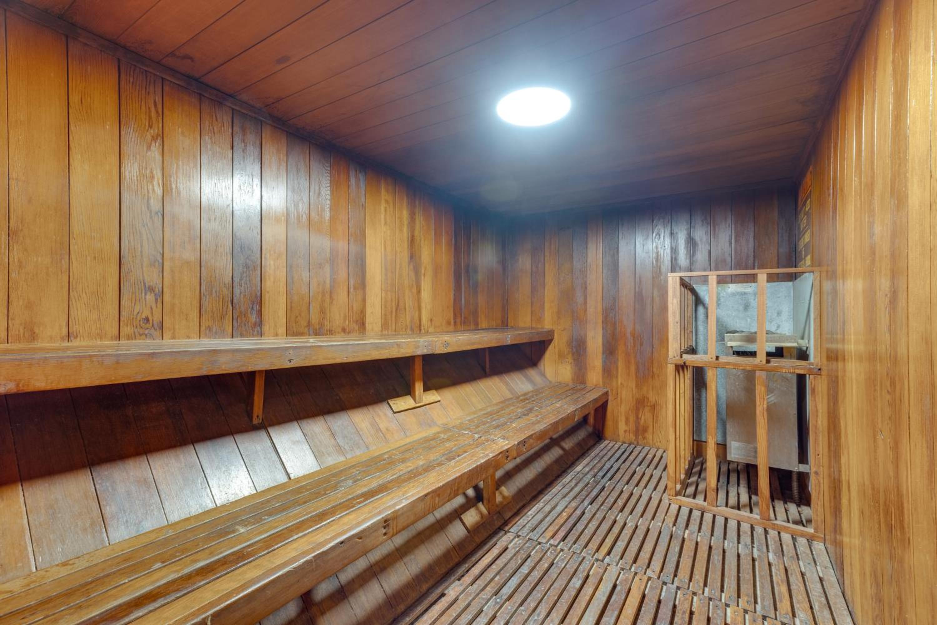 Mammoth Mtn Ski-InandOut Condo with Hot Tub Access!
