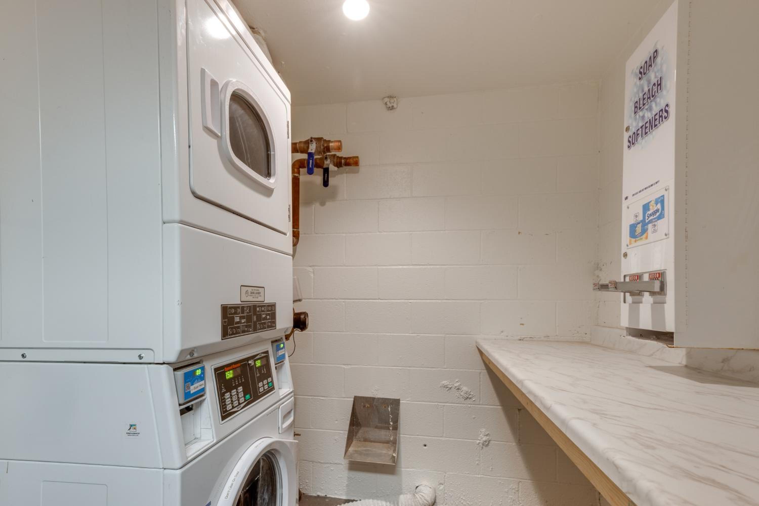 Mammoth Mtn Ski-InandOut Condo with Hot Tub Access!