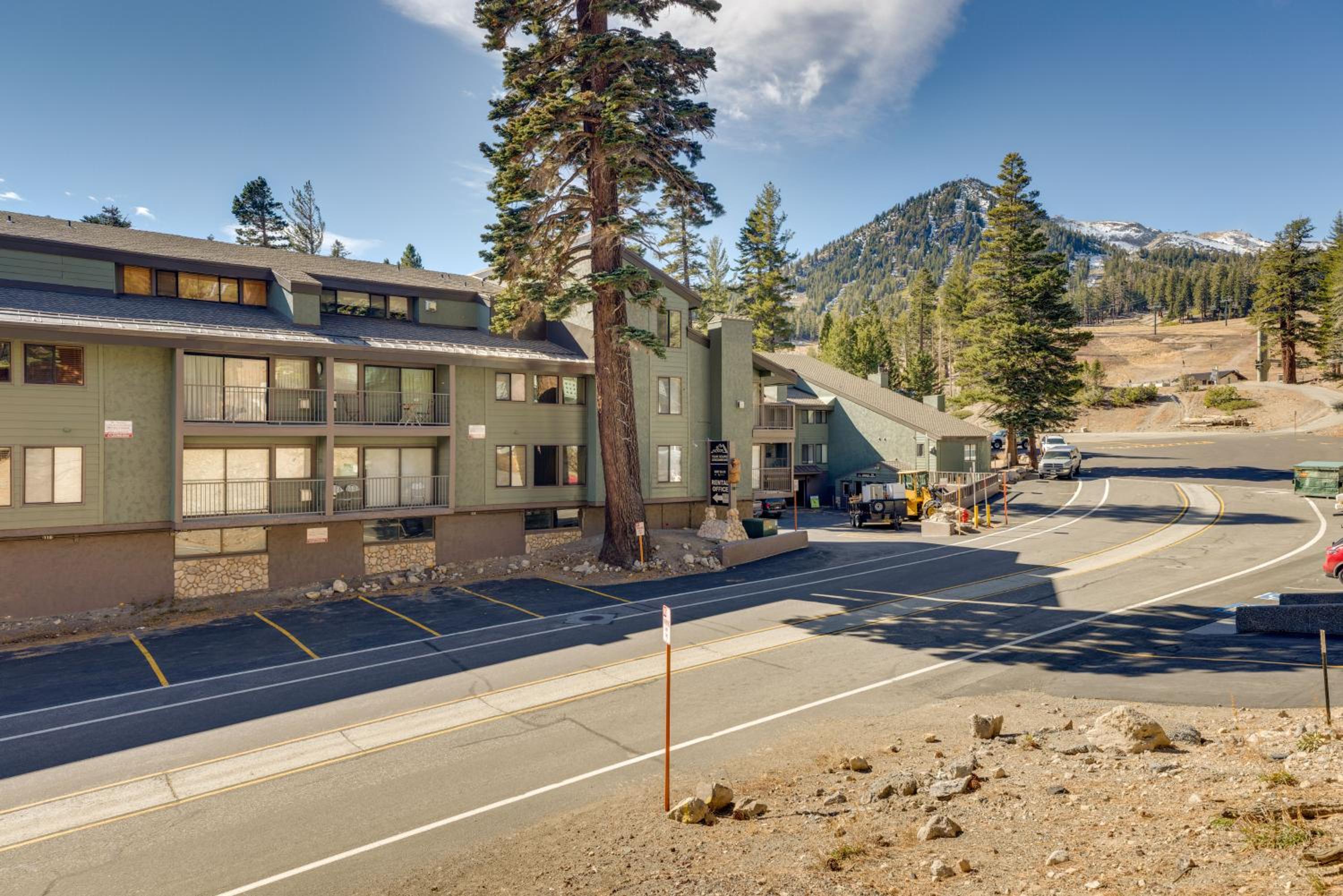 Mammoth Mtn Ski-InandOut Condo with Hot Tub Access!