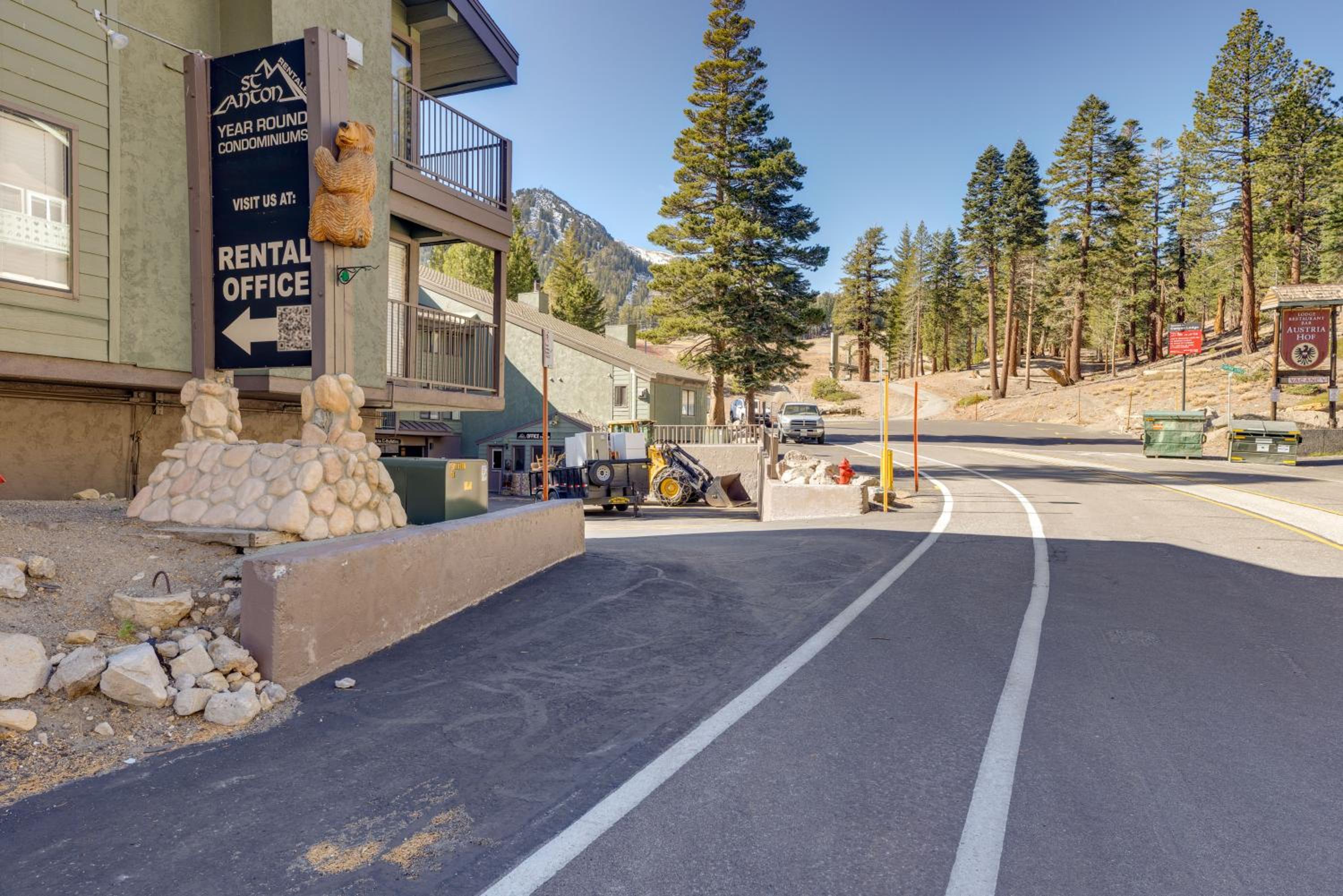 Mammoth Mtn Ski-InandOut Condo with Hot Tub Access!
