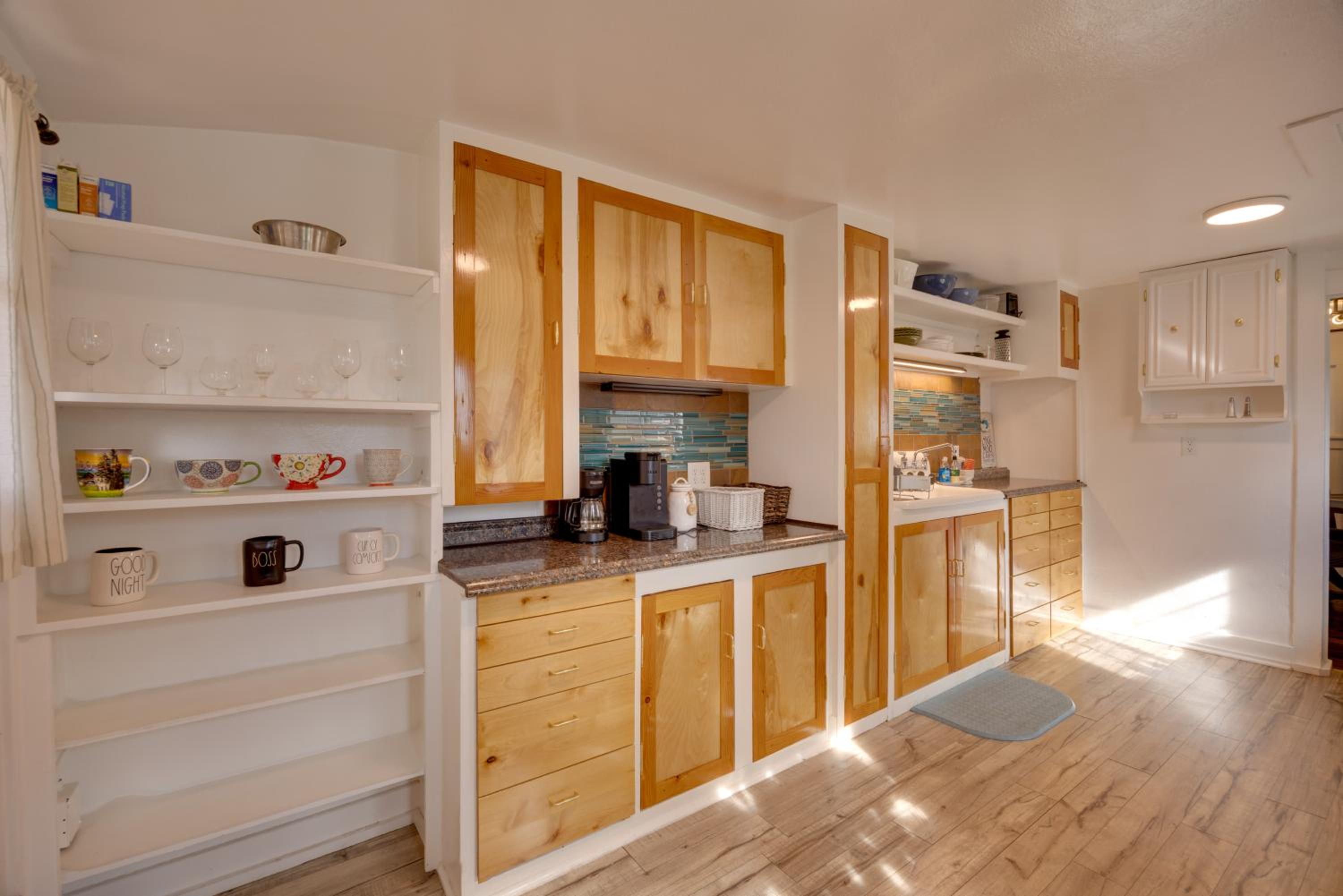 2 Mi to Dtwn Colorado Springs Gem with Hot Tub!