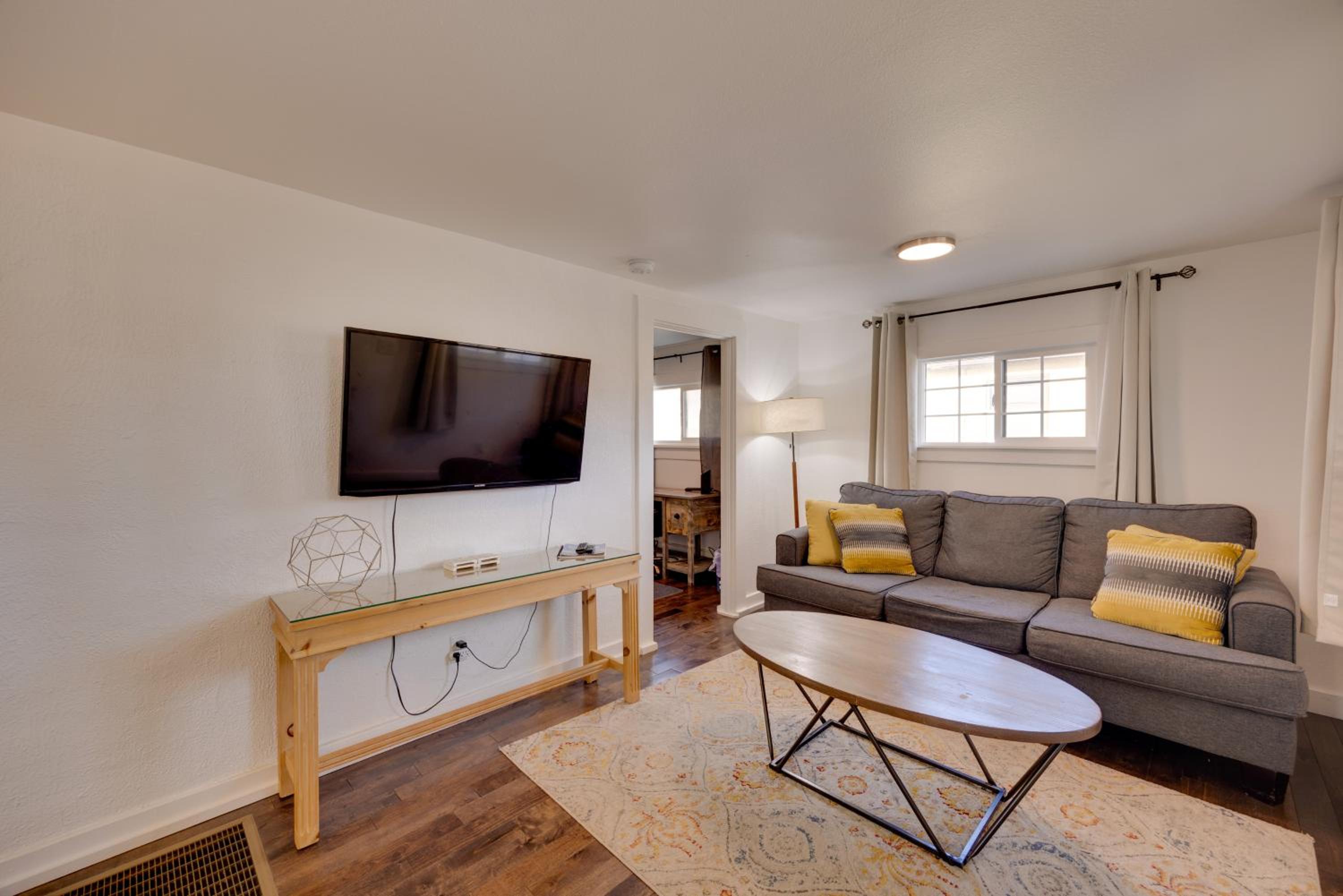 2 Mi to Dtwn Colorado Springs Gem with Hot Tub!