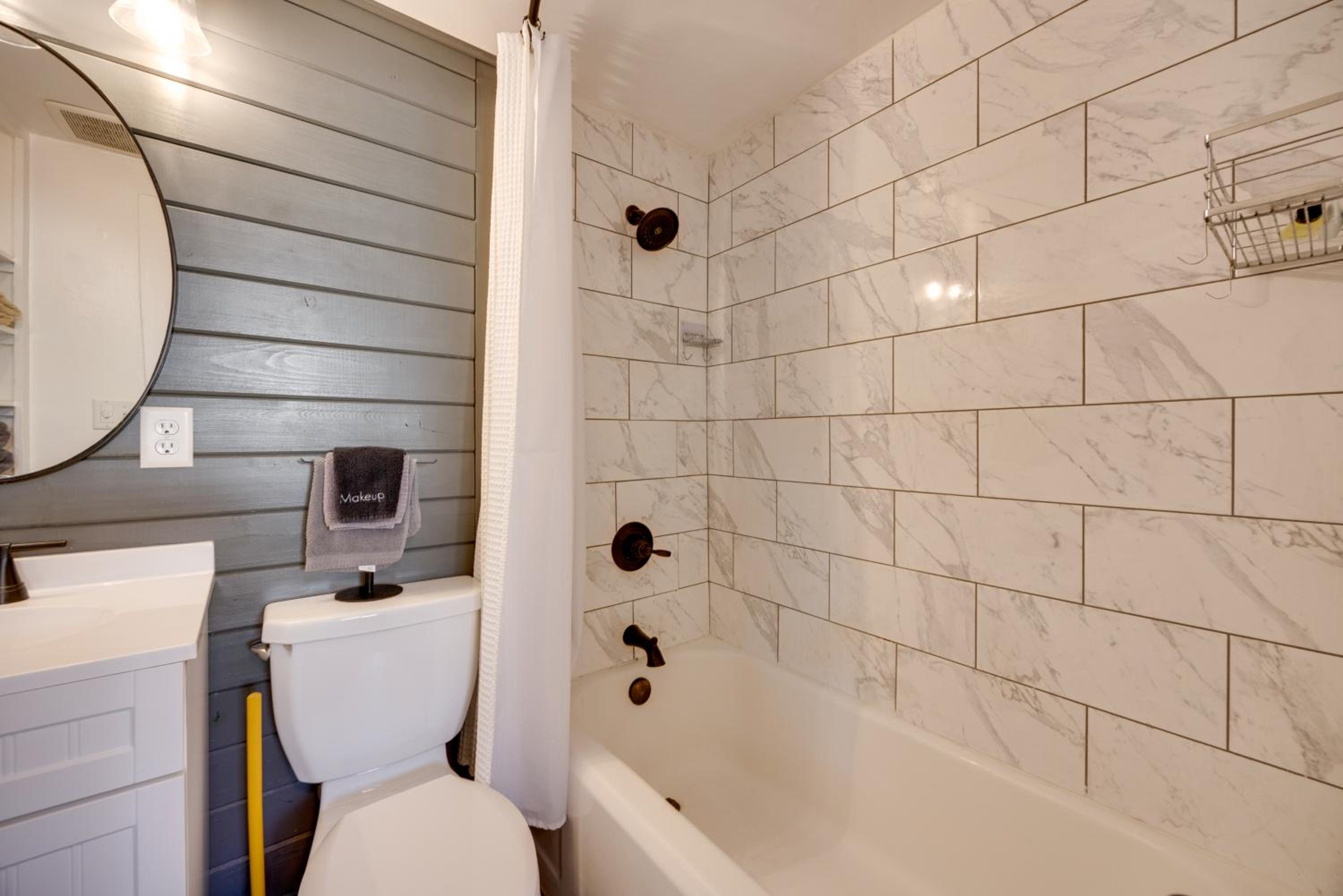 2 Mi to Dtwn Colorado Springs Gem with Hot Tub!