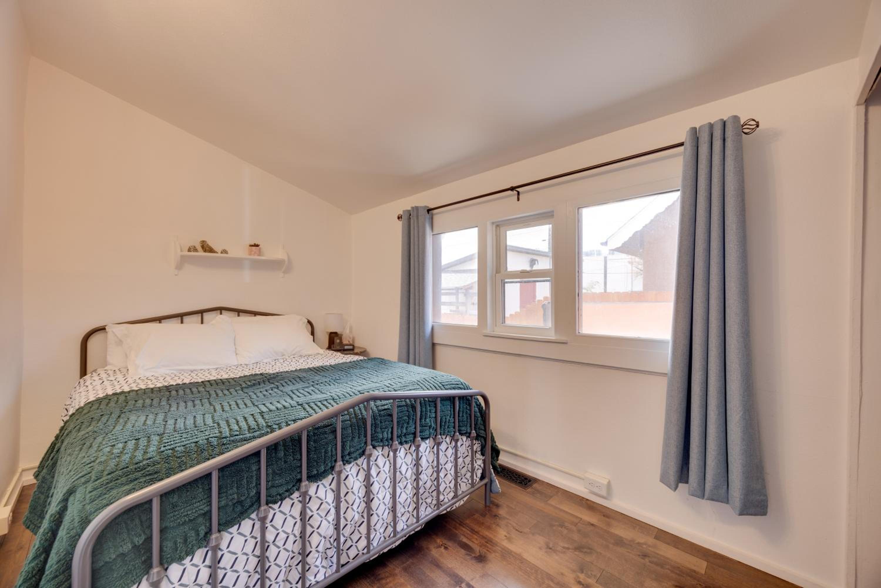 2 Mi to Dtwn Colorado Springs Gem with Hot Tub!