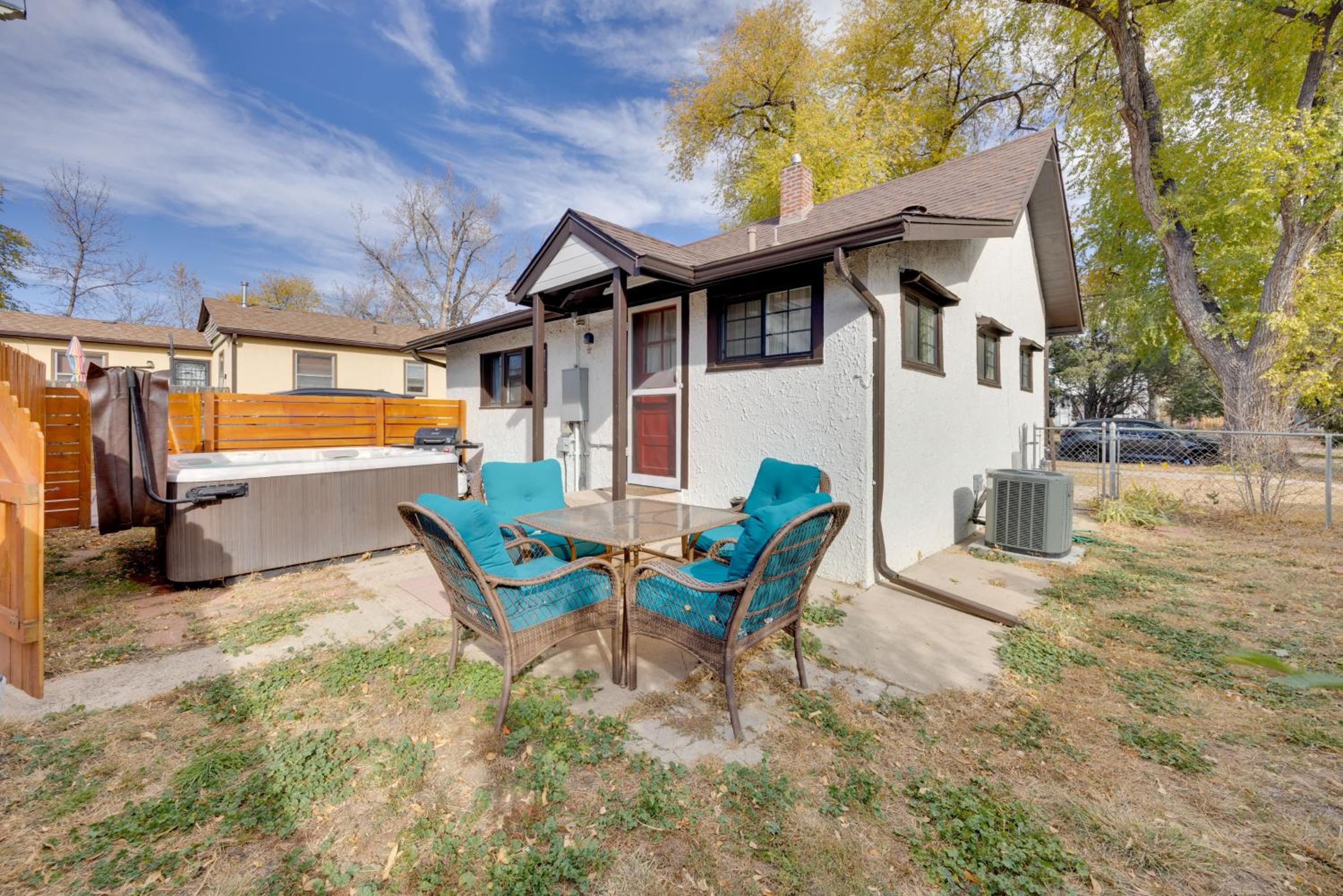 2 Mi to Dtwn Colorado Springs Gem with Hot Tub!
