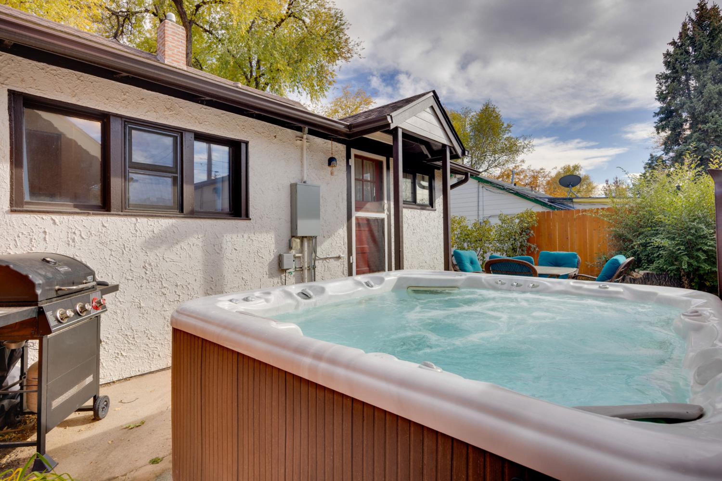 2 Mi to Dtwn Colorado Springs Gem with Hot Tub!