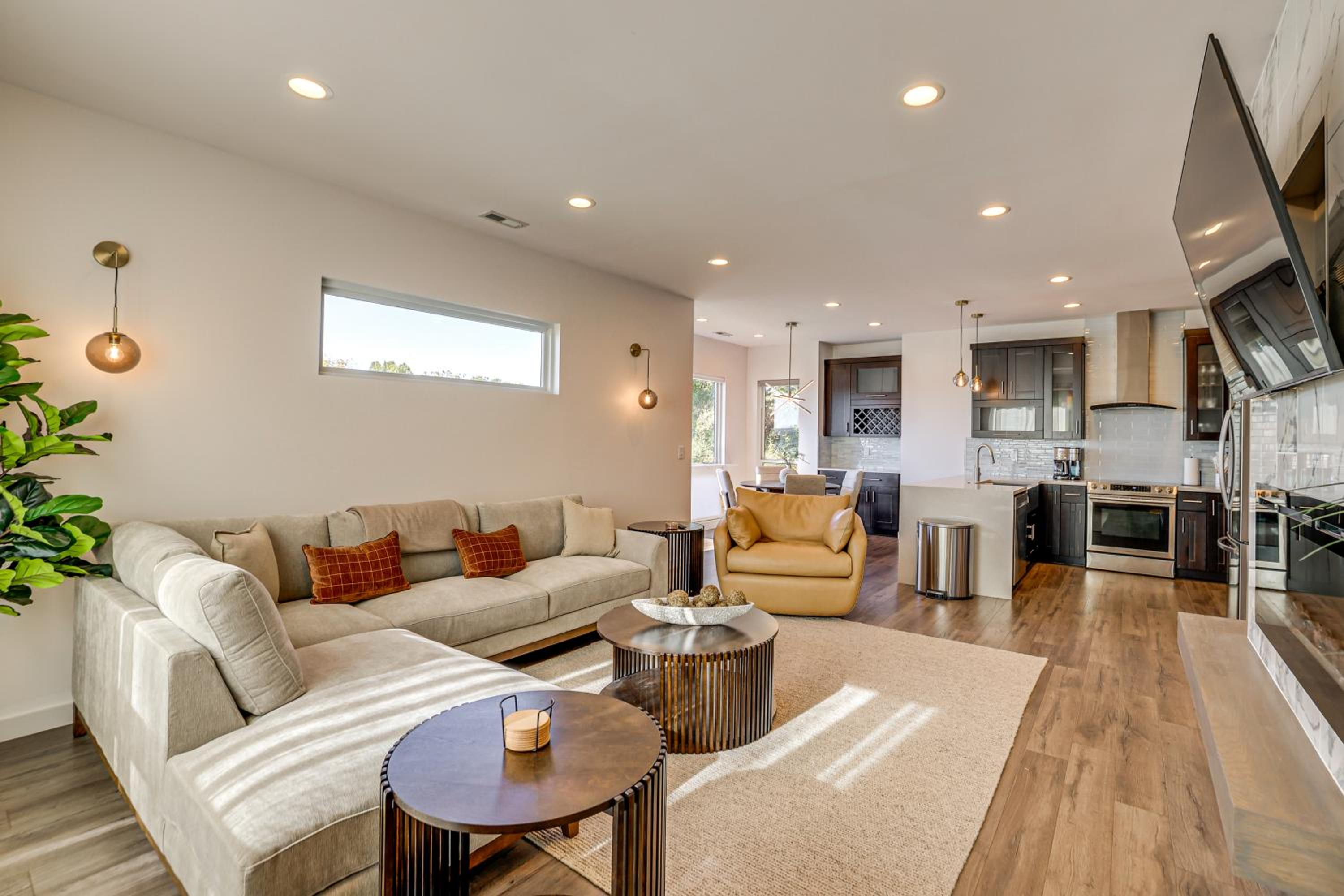 4 Mi to Dtwn Greenville Group-Ready Home with Yard