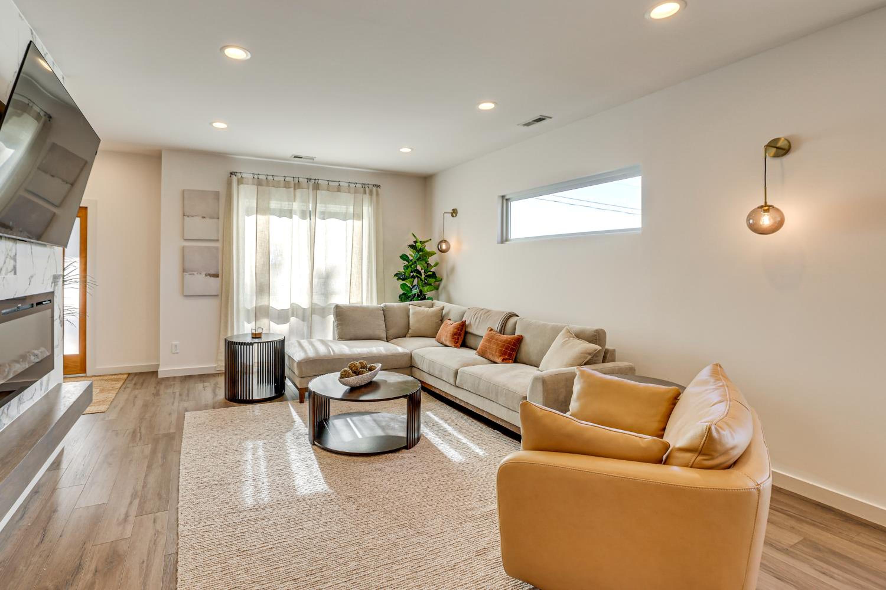4 Mi to Dtwn Greenville Group-Ready Home with Yard