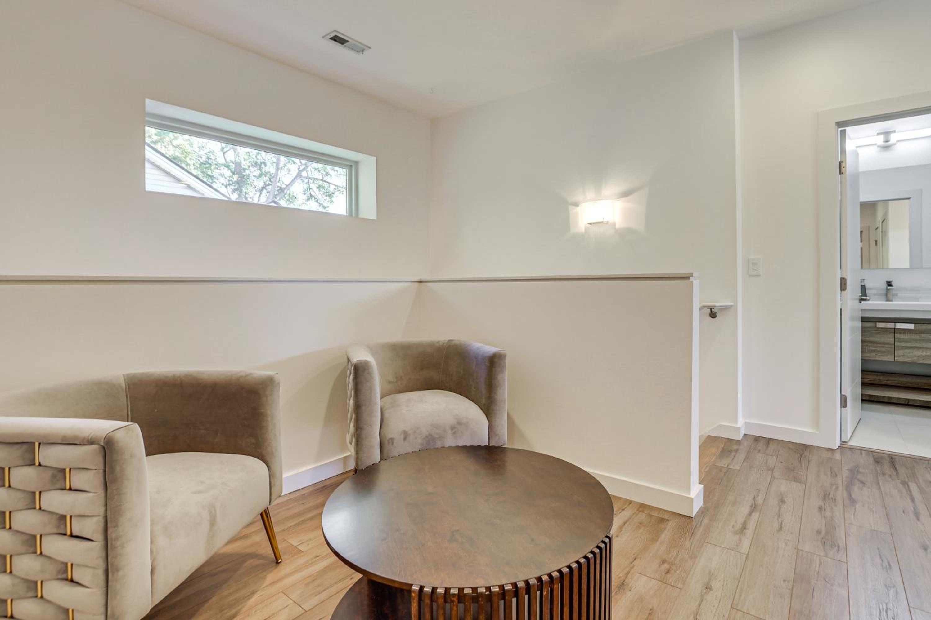 4 Mi to Dtwn Greenville Group-Ready Home with Yard
