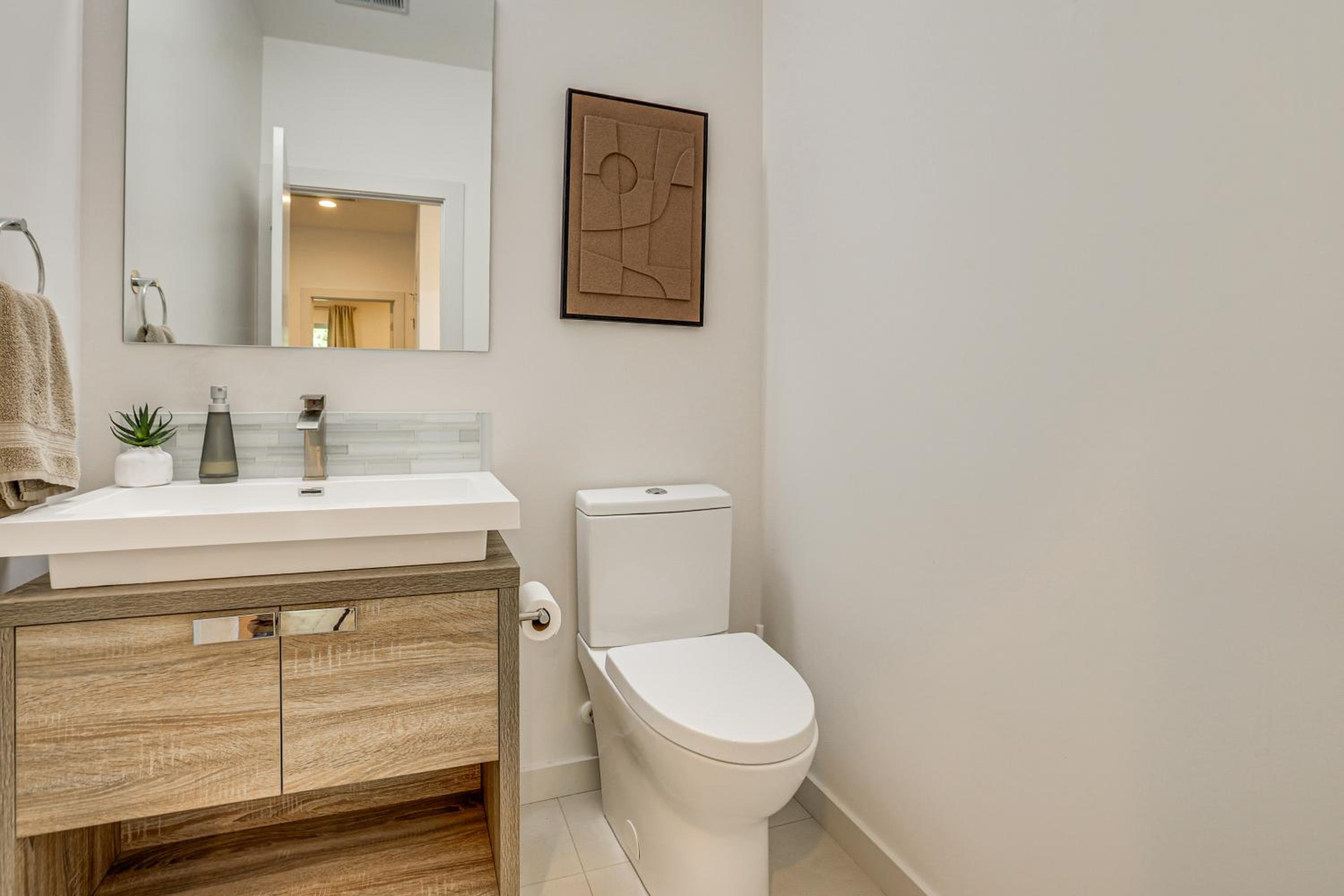 4 Mi to Dtwn Greenville Group-Ready Home with Yard