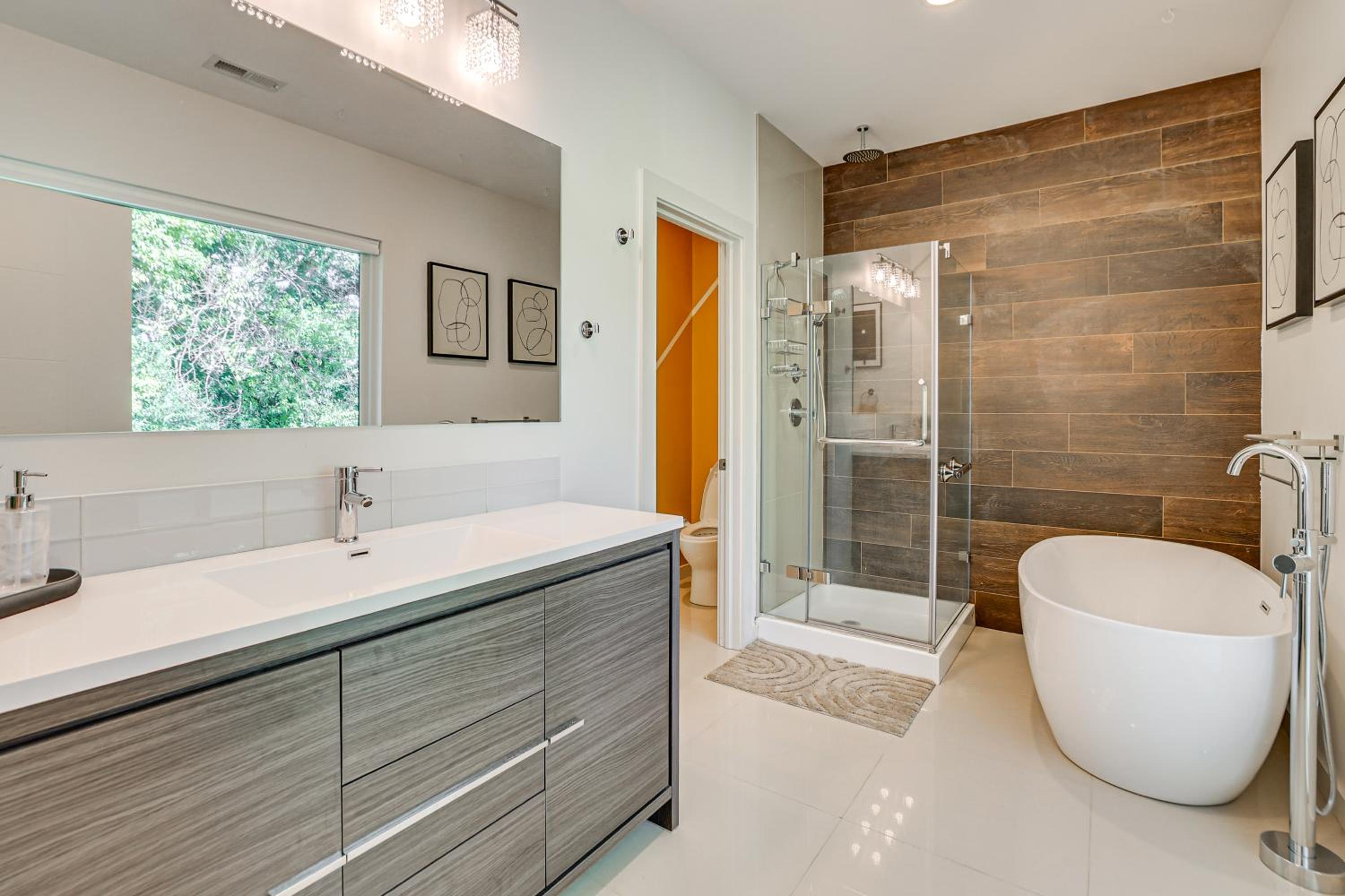 4 Mi to Dtwn Greenville Group-Ready Home with Yard