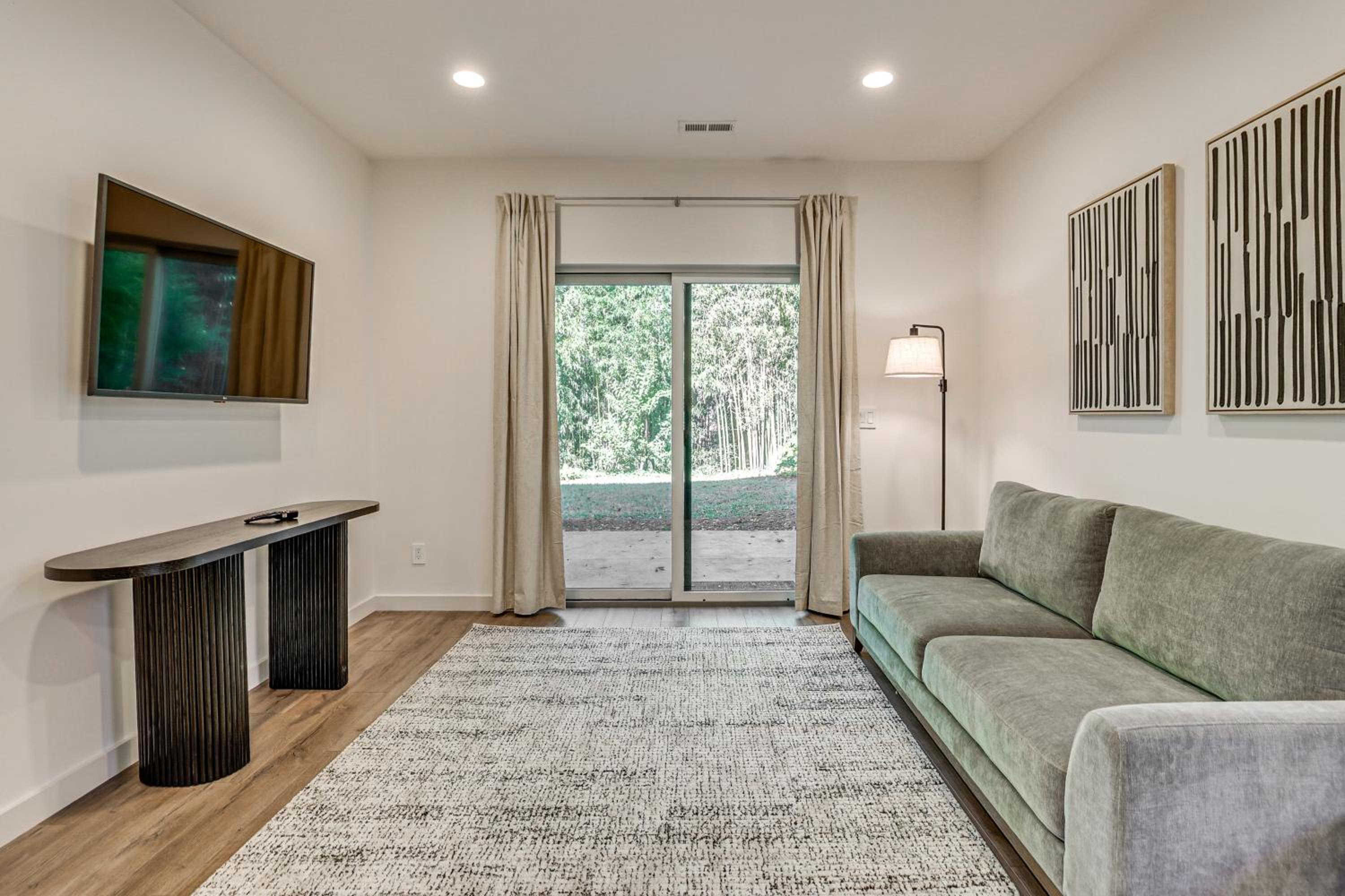 4 Mi to Dtwn Greenville Group-Ready Home with Yard