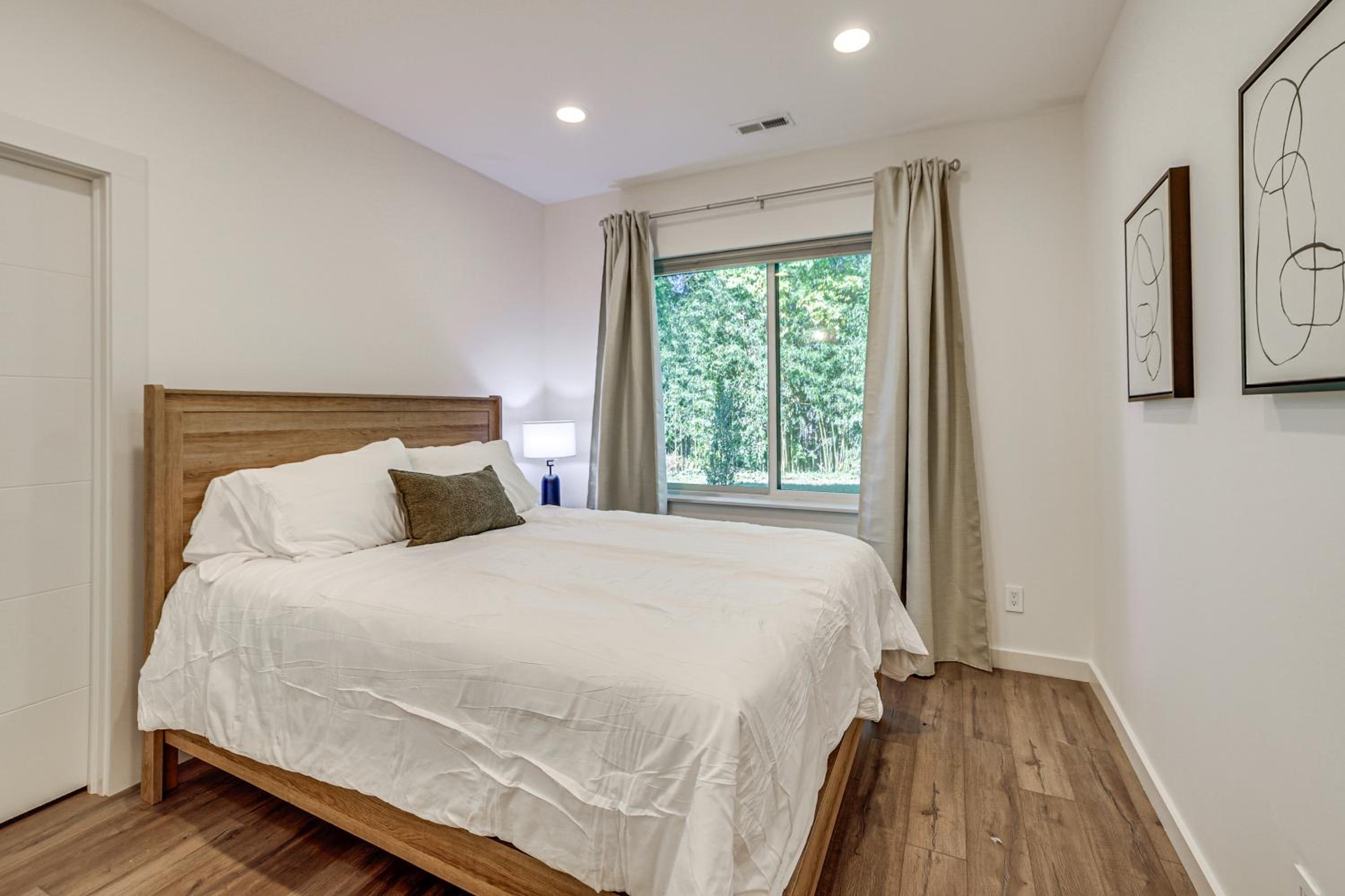 4 Mi to Dtwn Greenville Group-Ready Home with Yard