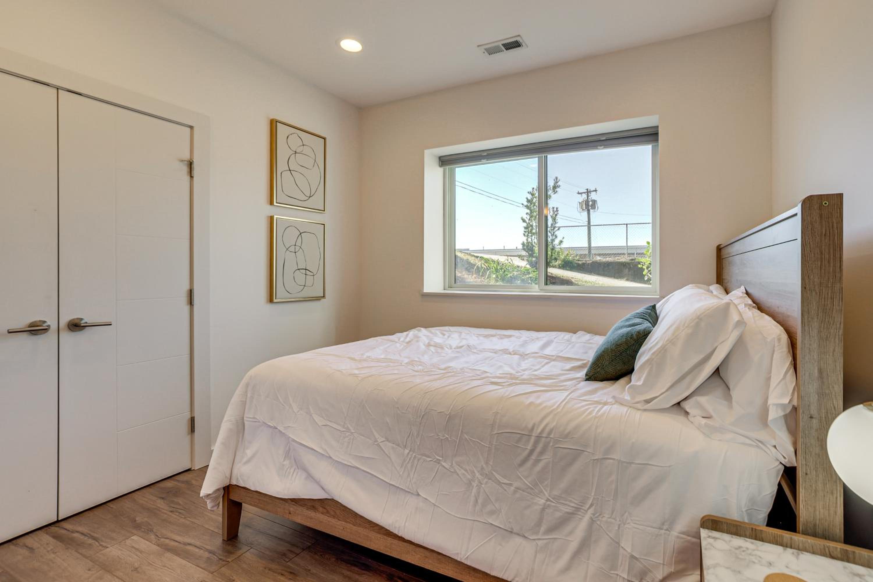 4 Mi to Dtwn Greenville Group-Ready Home with Yard