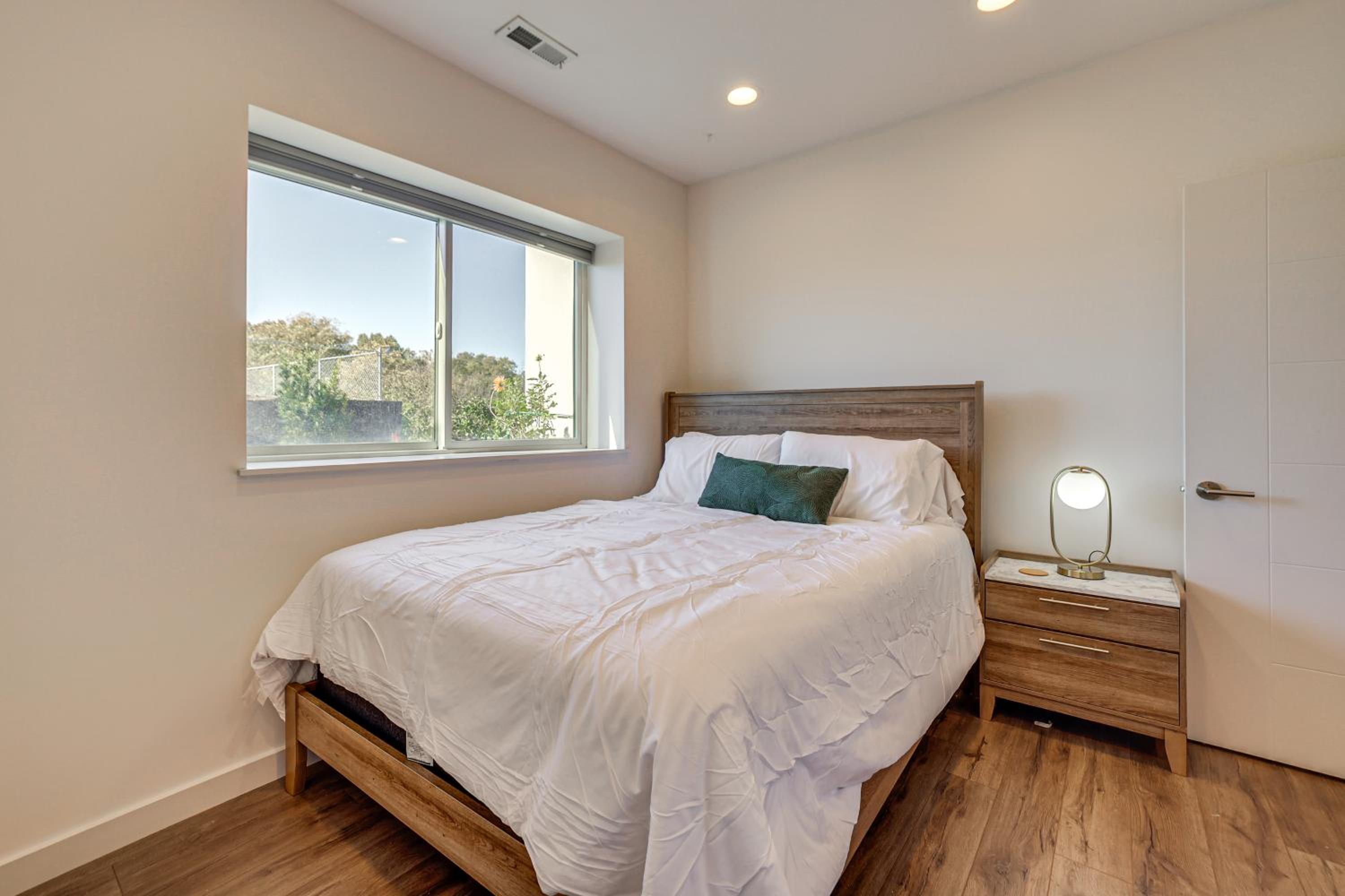 4 Mi to Dtwn Greenville Group-Ready Home with Yard