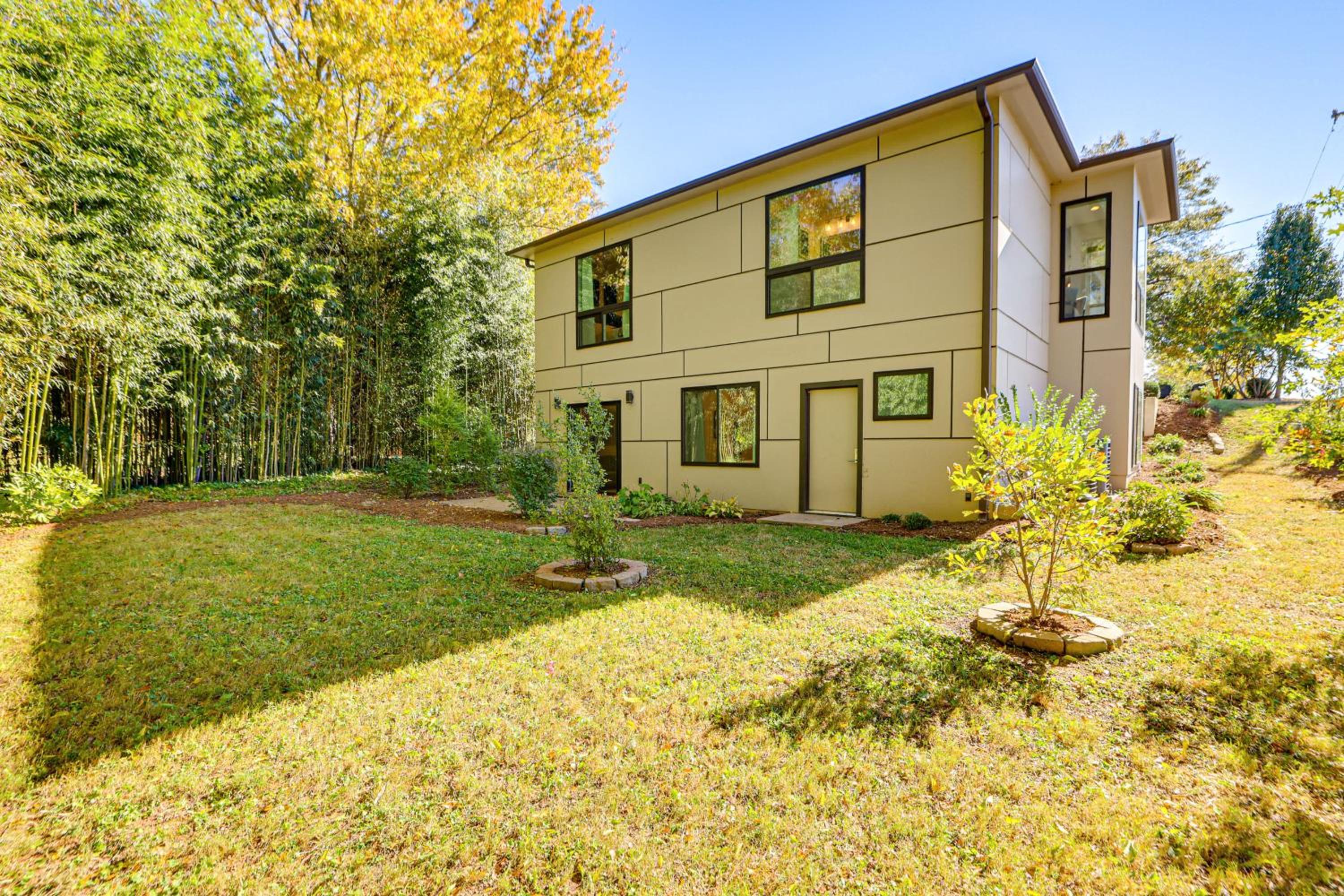 4 Mi to Dtwn Greenville Group-Ready Home with Yard