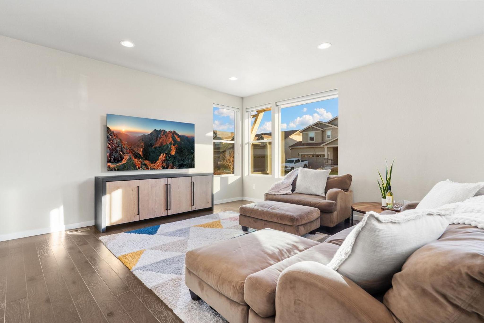 Comet Haus Modern 3BR with Office and King Beds