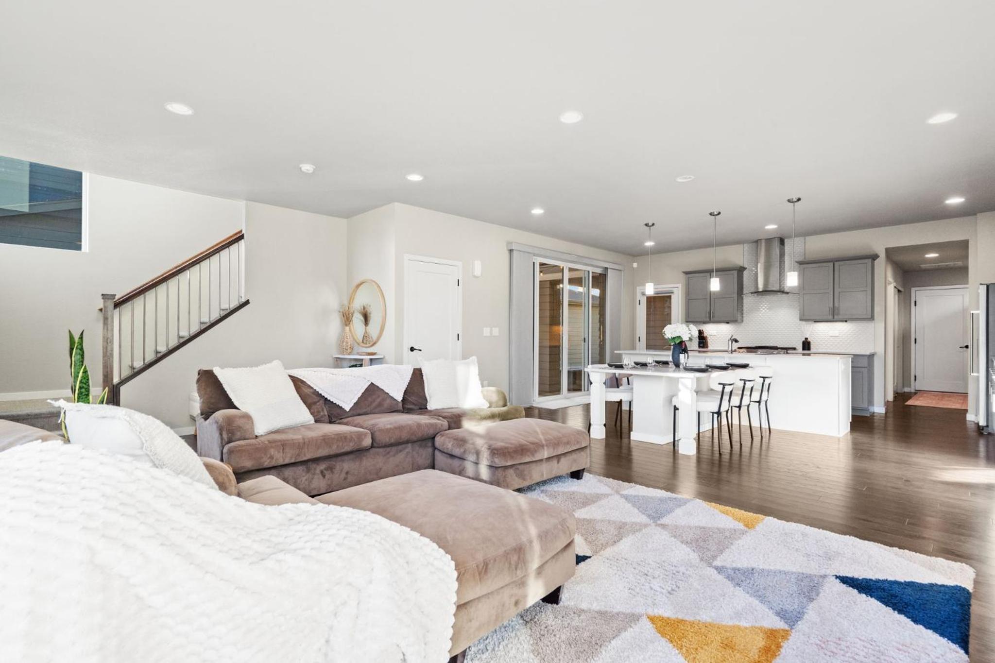 Comet Haus Modern 3BR with Office and King Beds