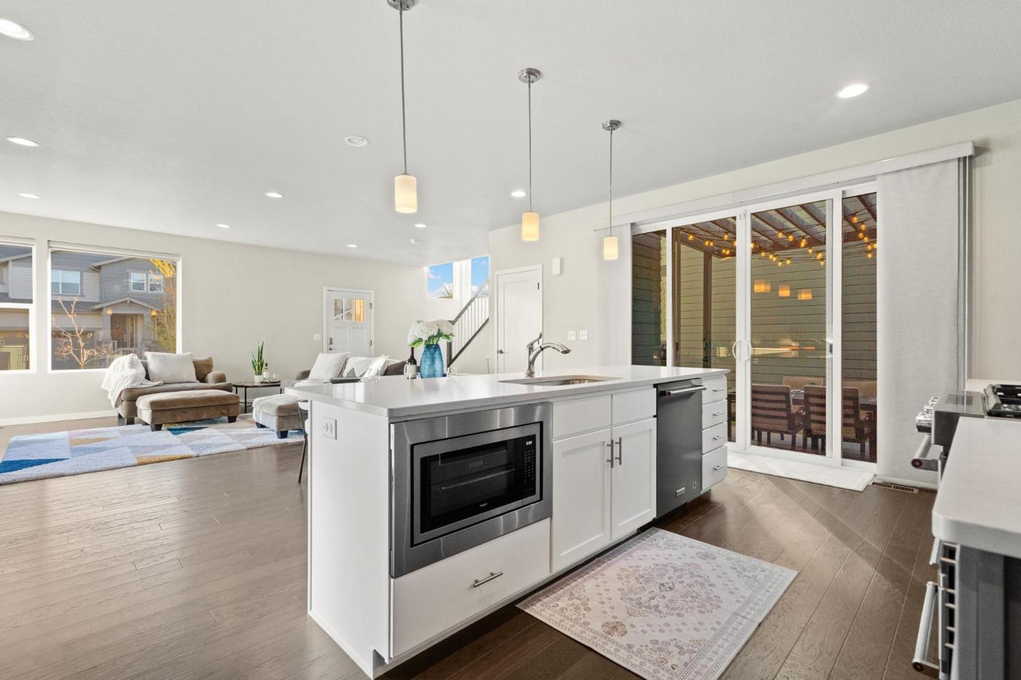 Comet Haus Modern 3BR with Office and King Beds