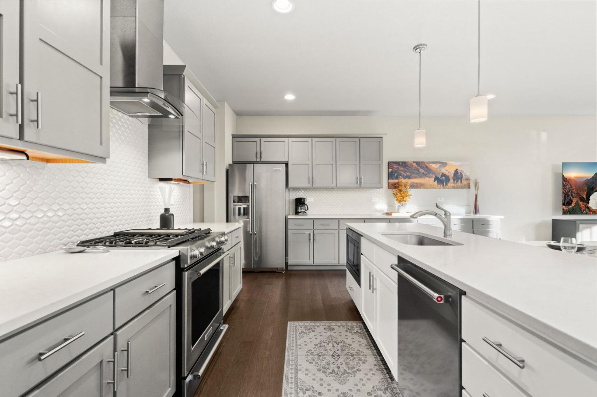 Comet Haus Modern 3BR with Office and King Beds