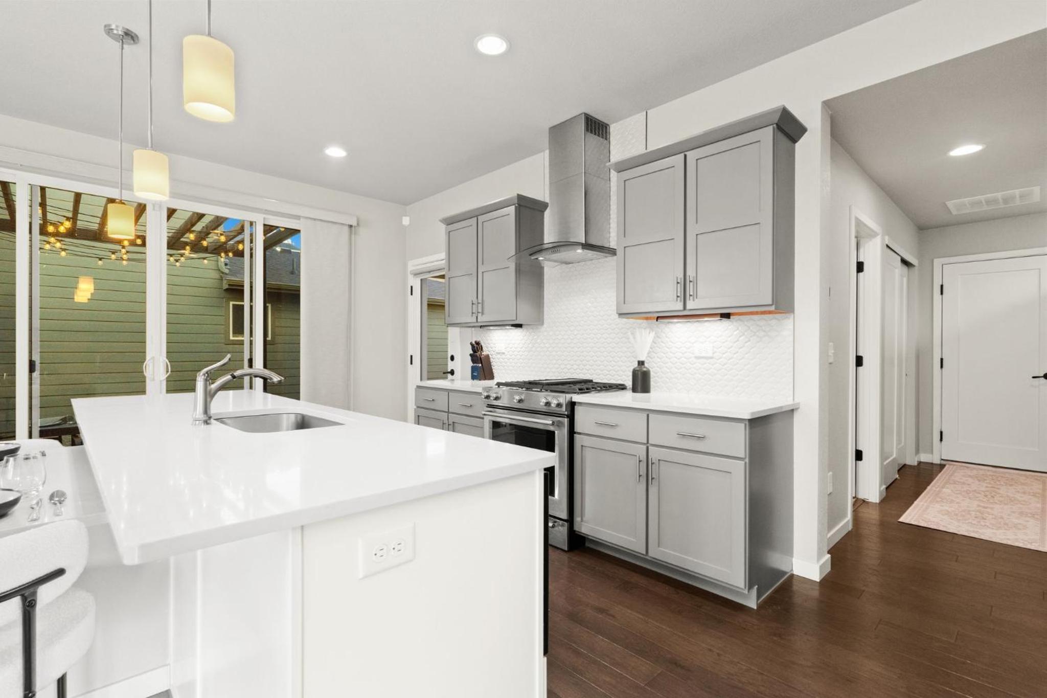 Comet Haus Modern 3BR with Office and King Beds