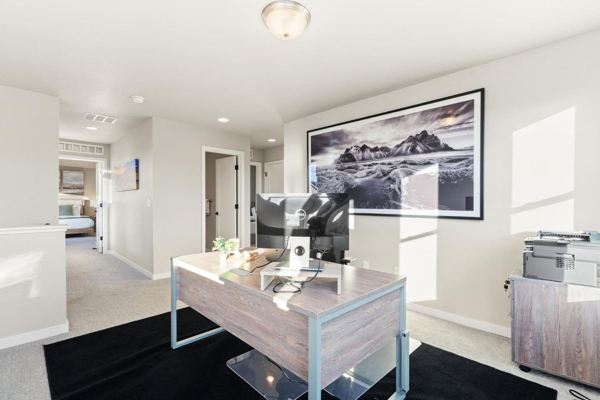Comet Haus Modern 3BR with Office and King Beds