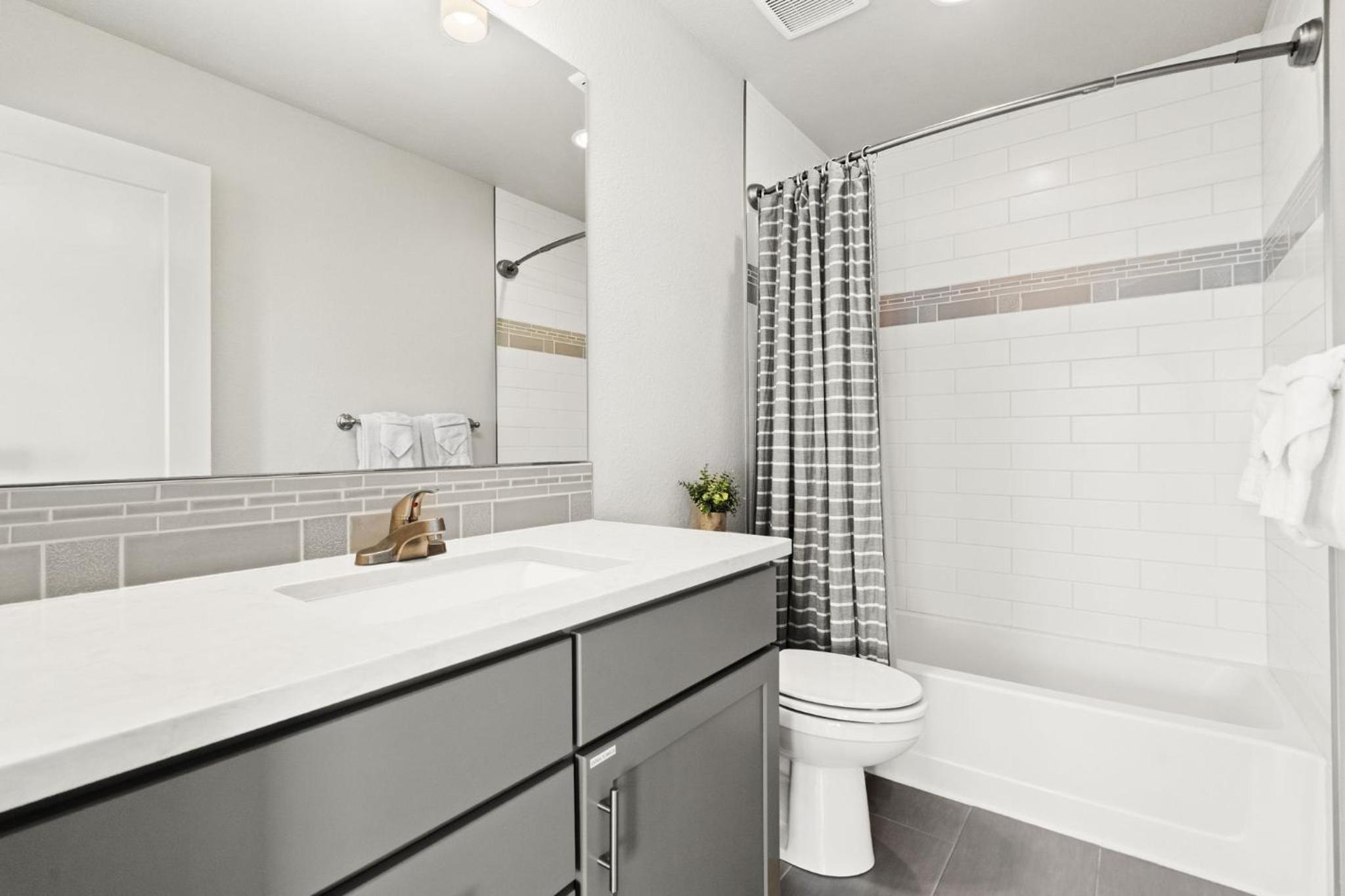 Comet Haus Modern 3BR with Office and King Beds