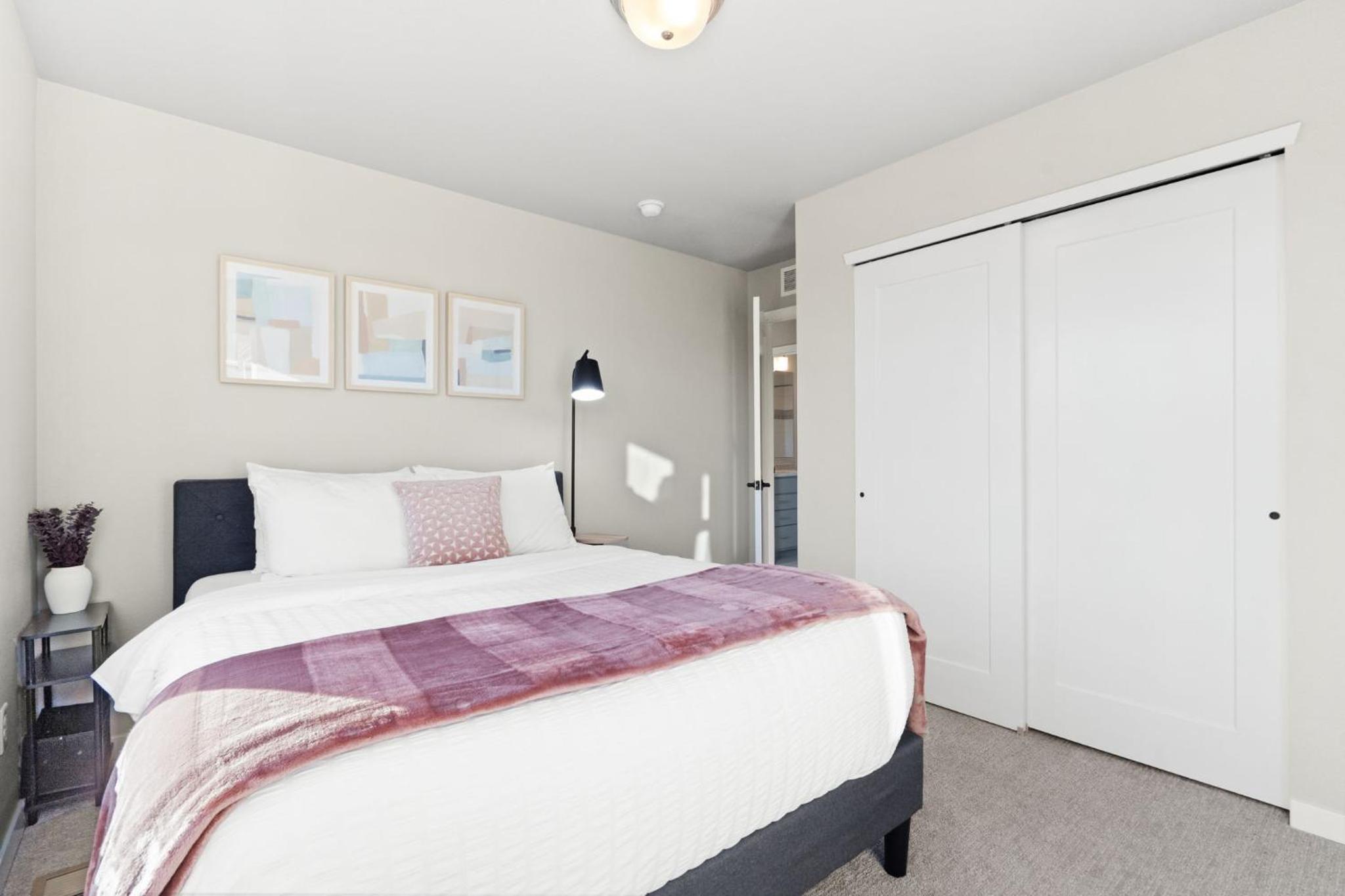 Comet Haus Modern 3BR with Office and King Beds